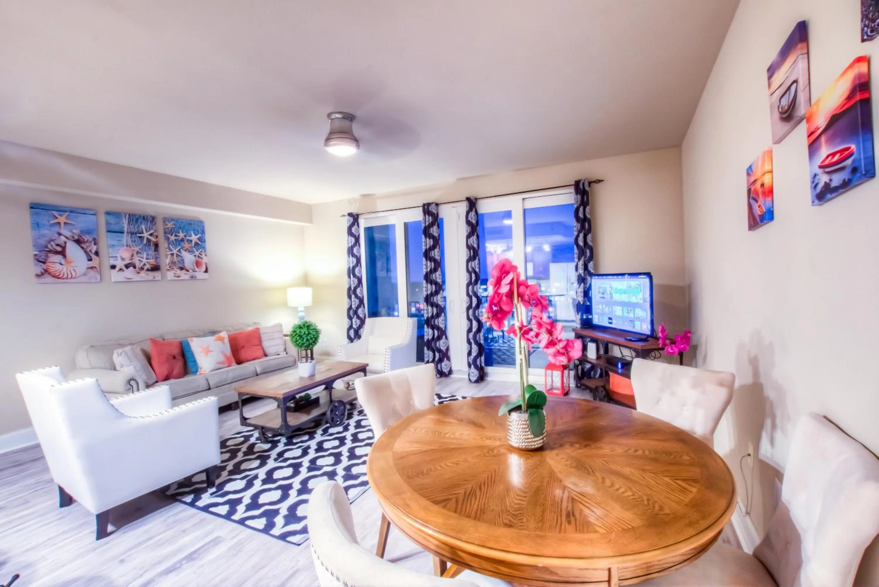 Laketown Wharf Resort 1036 By Aneliya