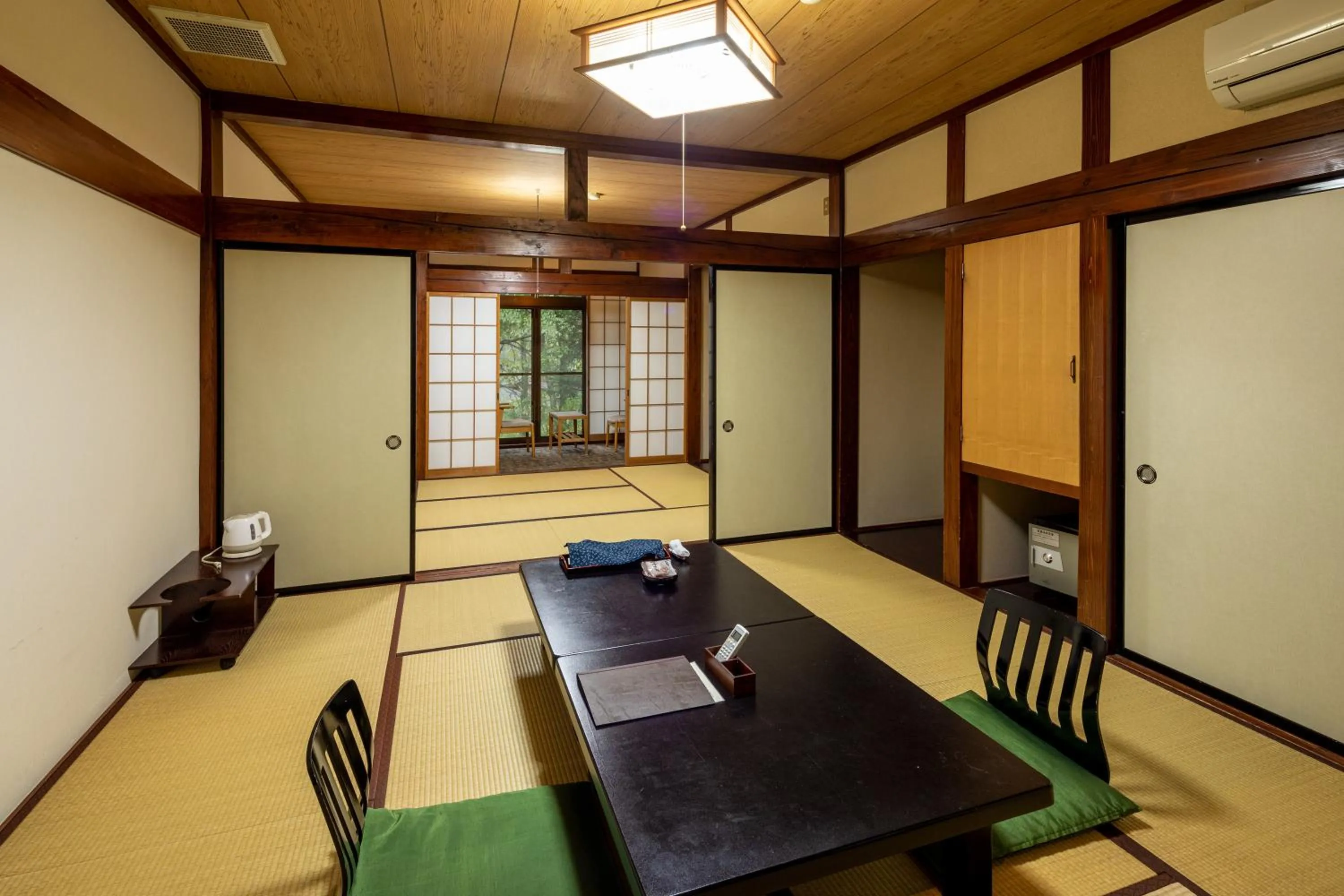 Photo of the whole room in Furusato