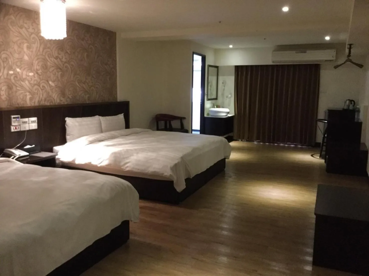 Bed in Dengfeng Milan Business Hotel