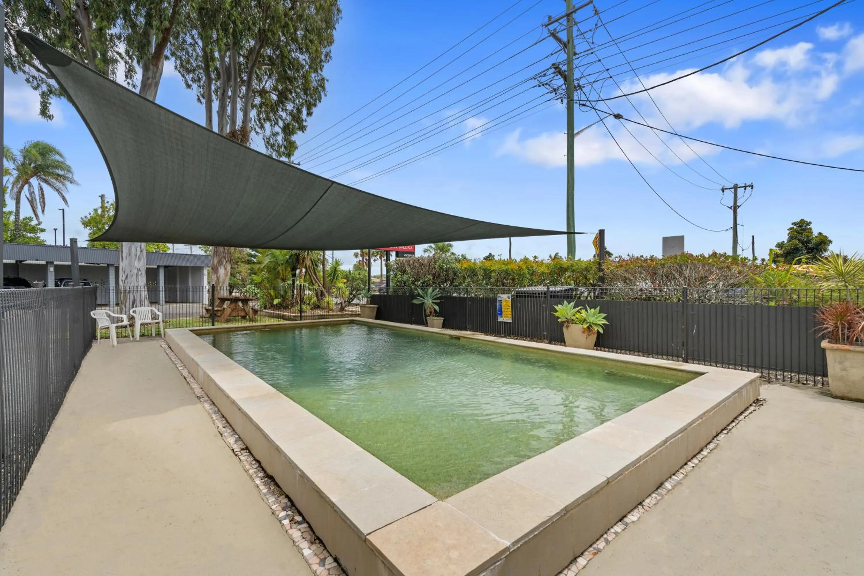 Swimming pool in Econo Lodge Chaparral Motel Ballina