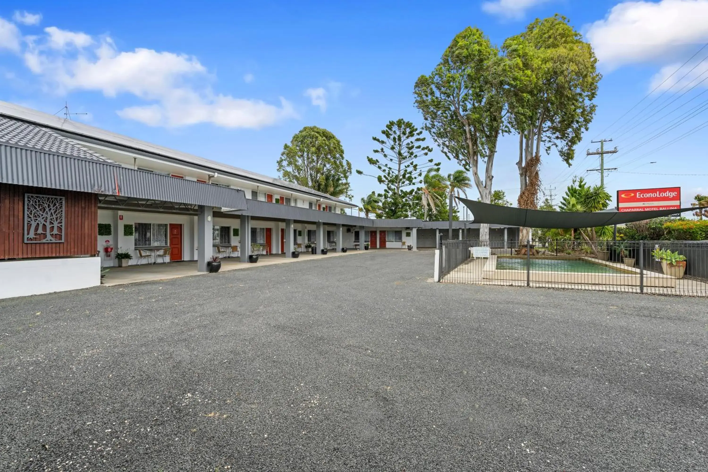 Property building in Econo Lodge Chaparral Motel Ballina Property building in Econo Lodge Chaparral Motel Ballina