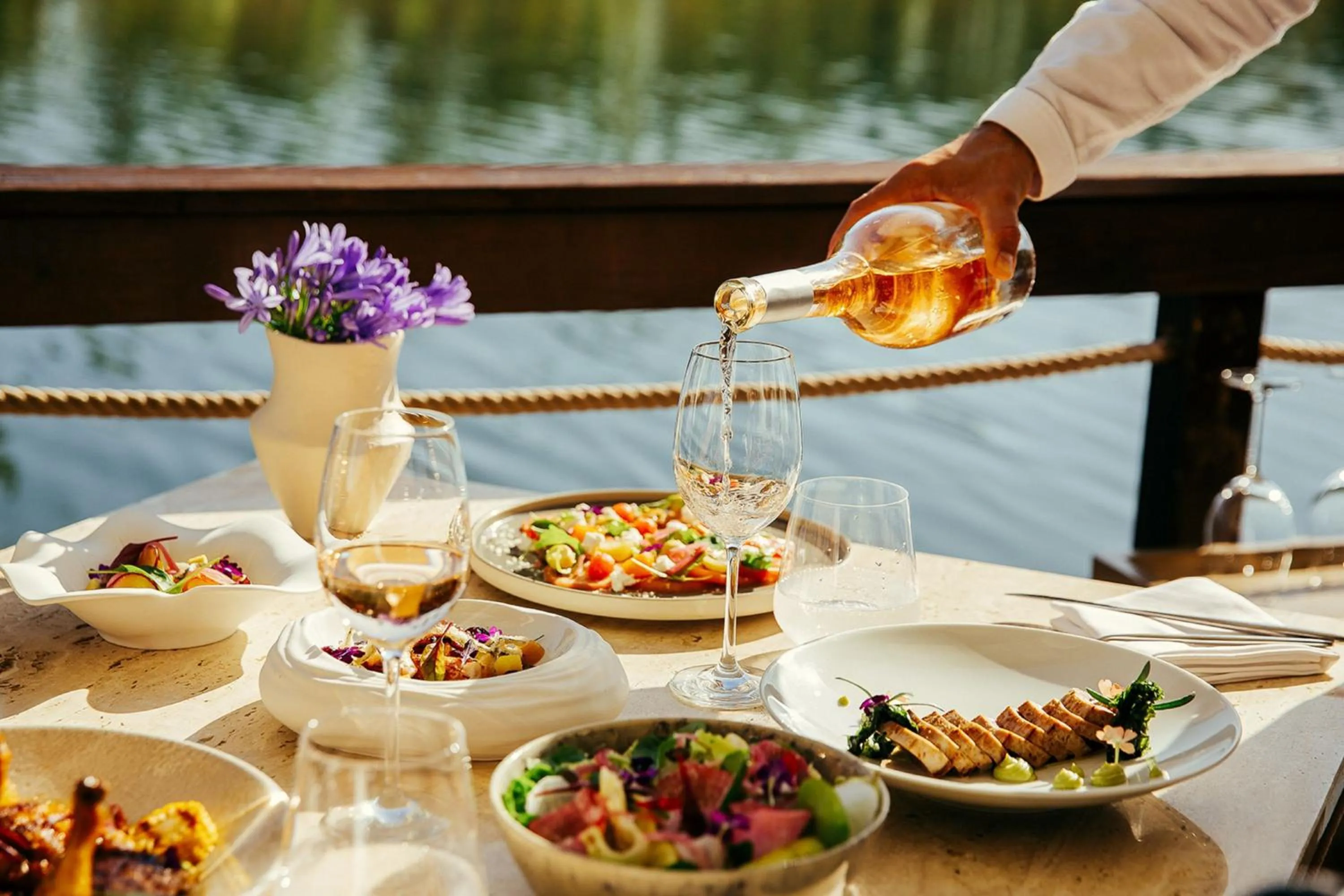 Restaurant/places to eat in Domes Lake Algarve, Autograph Collection