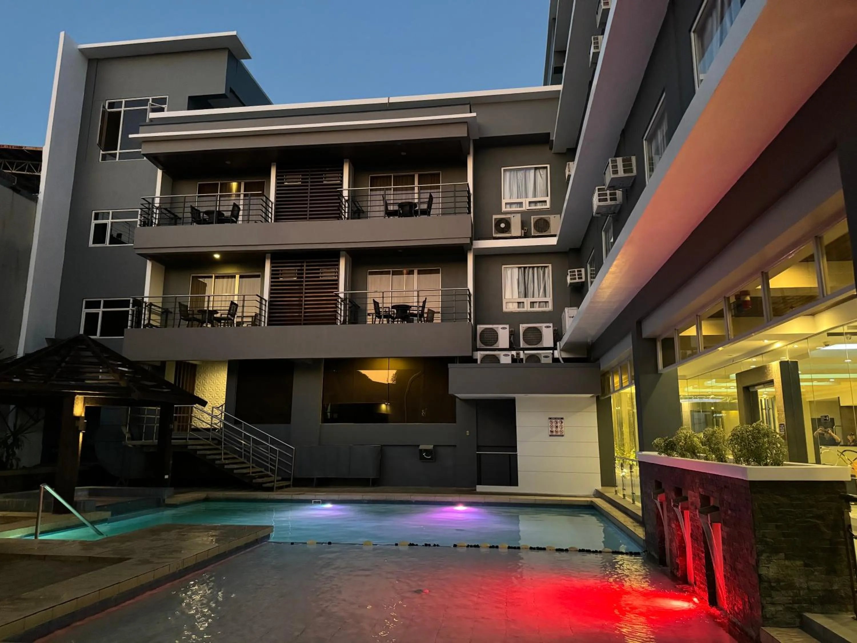 Property building in Circle Inn - Iloilo City Center