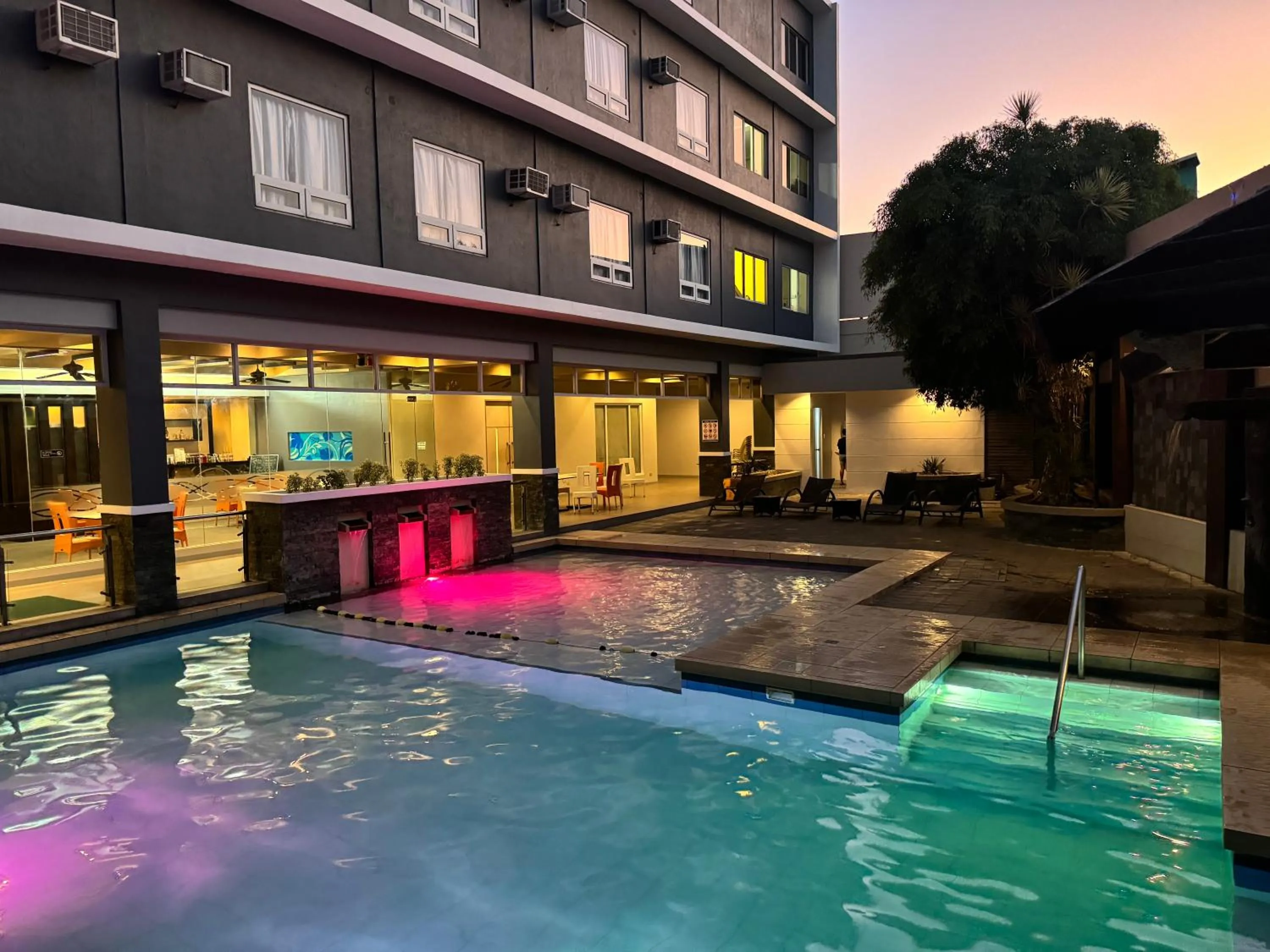 Night in Circle Inn - Iloilo City Center