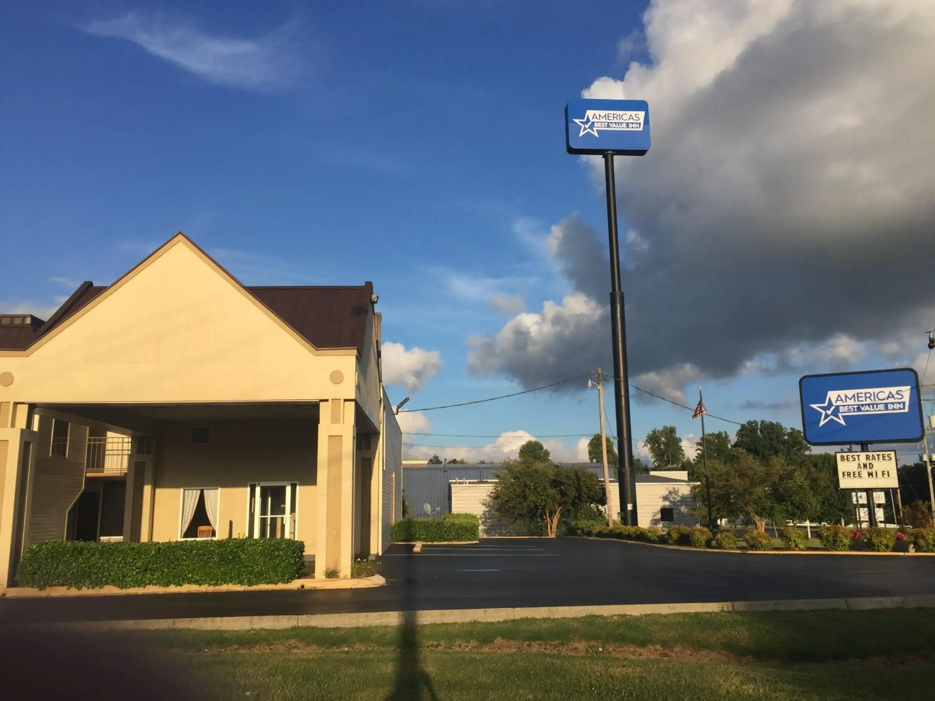 Facade/entrance in Americas Best Value Inn-Manchester Facade/entrance in Americas Best Value Inn-Manchester