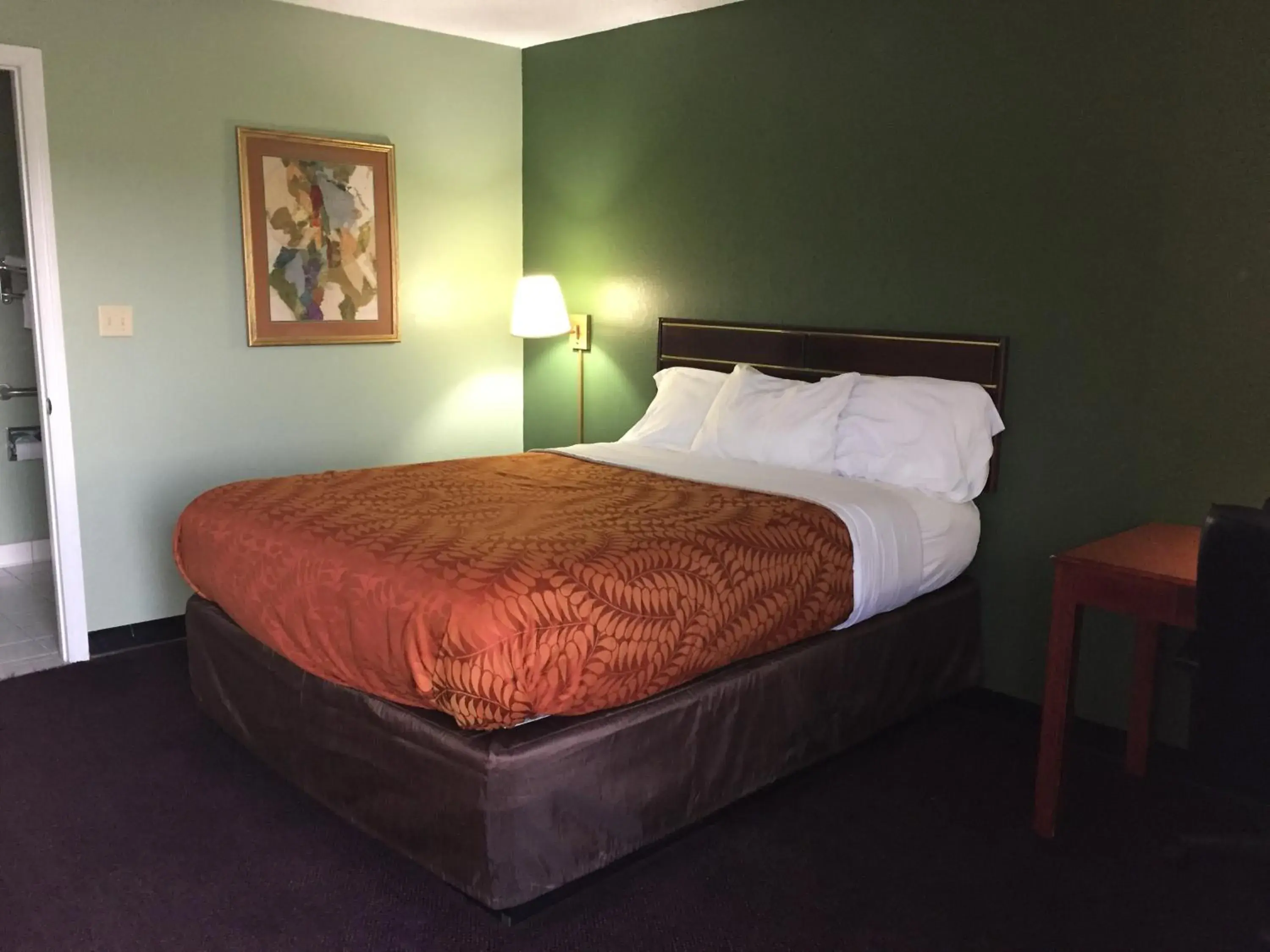 1 Queen Bed Non-Smoking in Americas Best Value Inn-Manchester 1 Queen Bed Non-Smoking in Americas Best Value Inn-Manchester