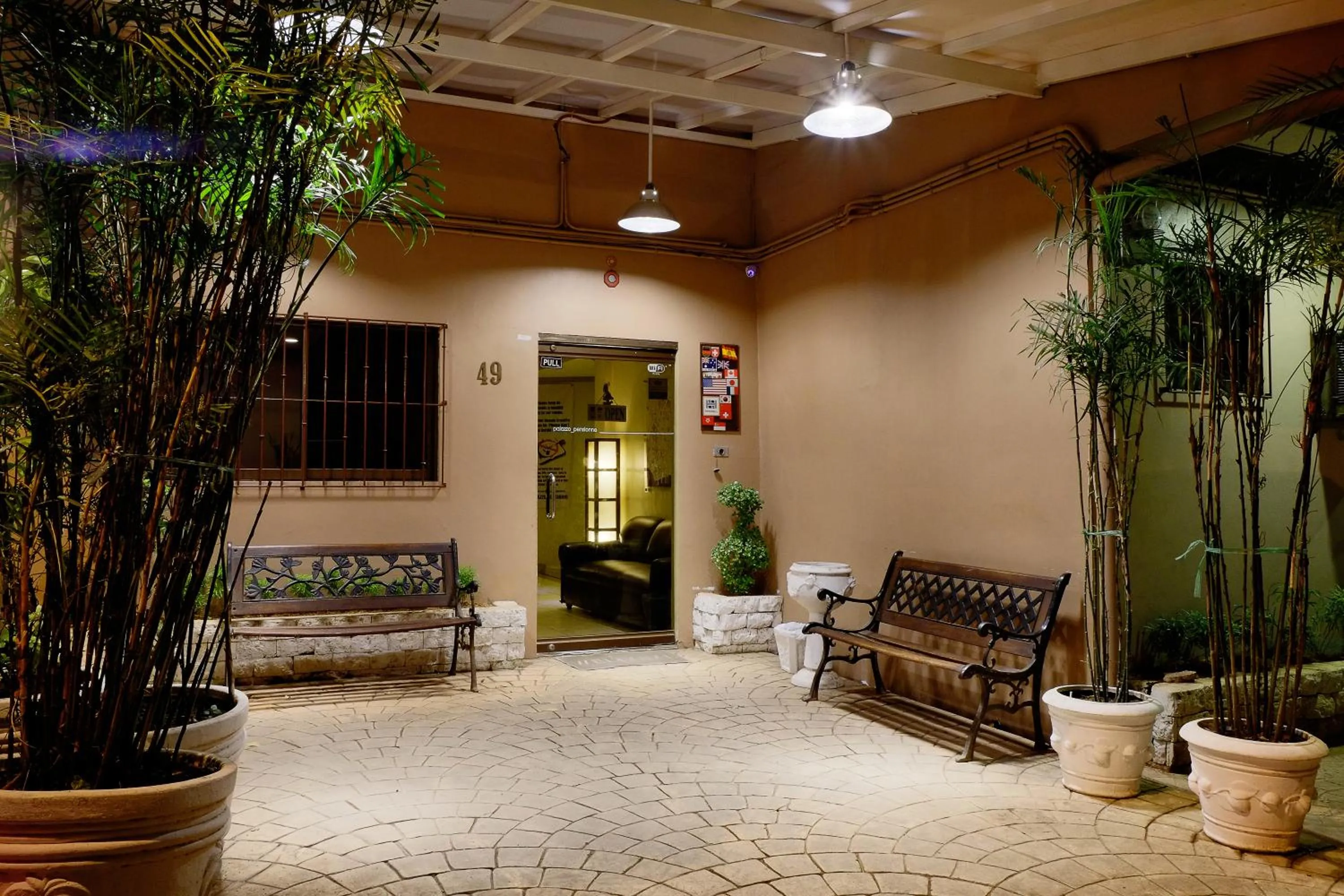 Property building in Palazzo Pensionne