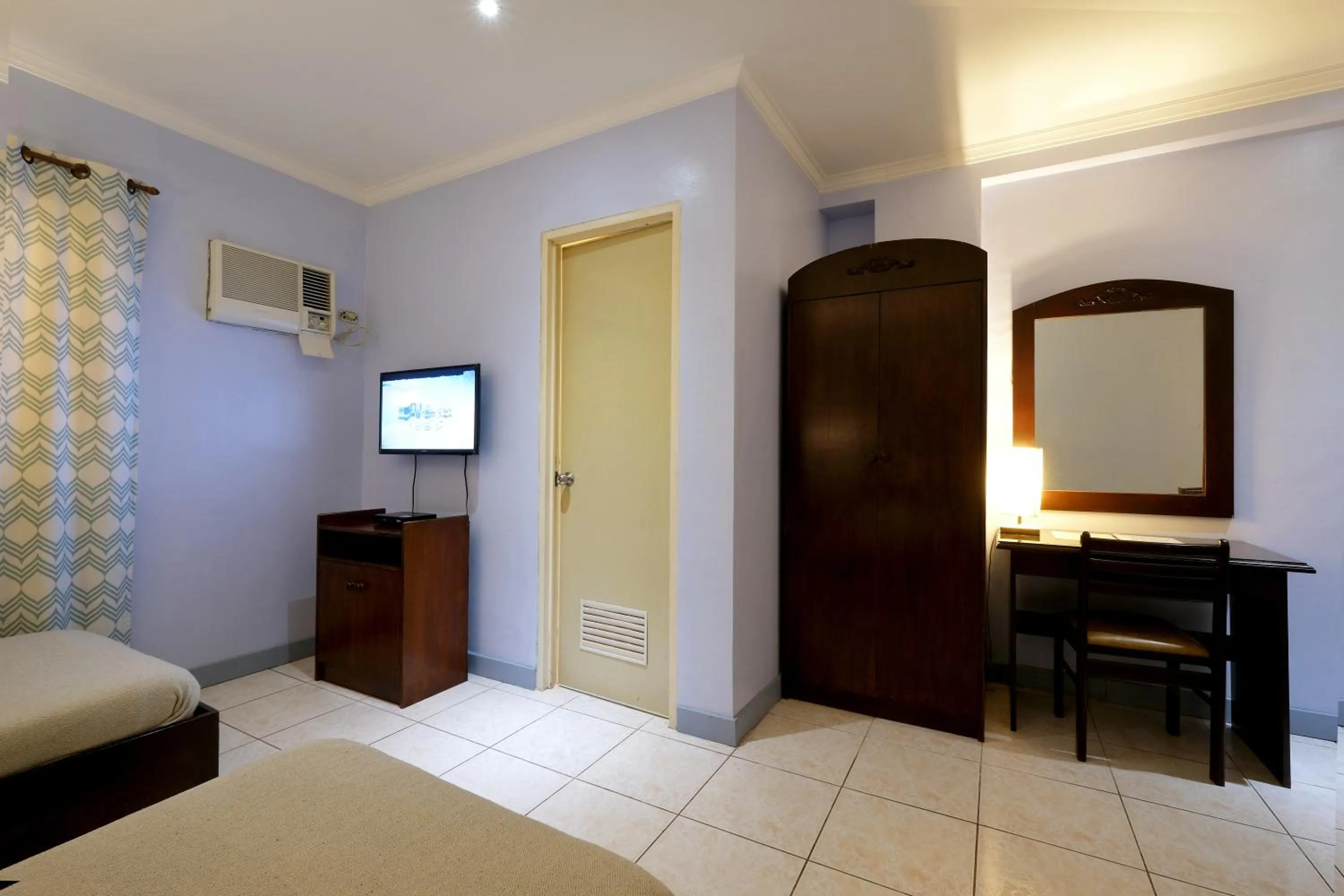 Photo of the whole room, Bed in Palazzo Pensionne