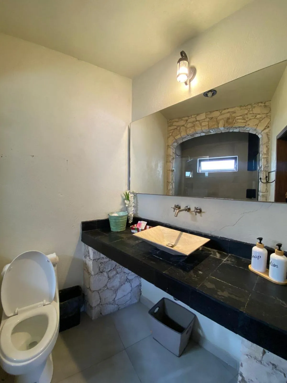 Toilet in Hotel Boutique Don Faustino