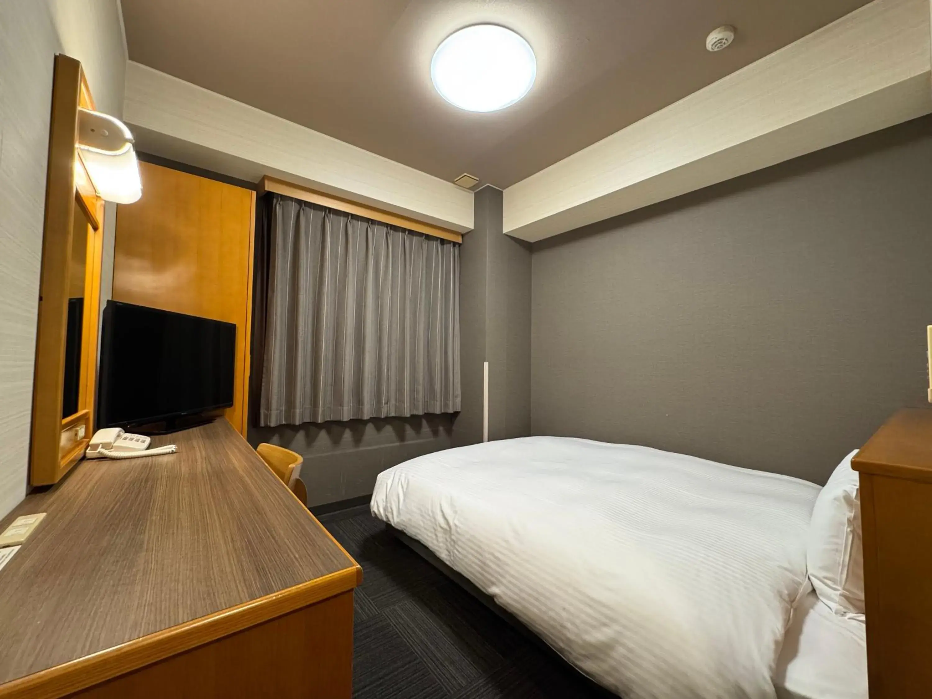 Photo of the whole room, Bed in Hotel Route-Inn Nakatsugawa Inter Photo of the whole room, Bed in Hotel Route-Inn Nakatsugawa Inter
