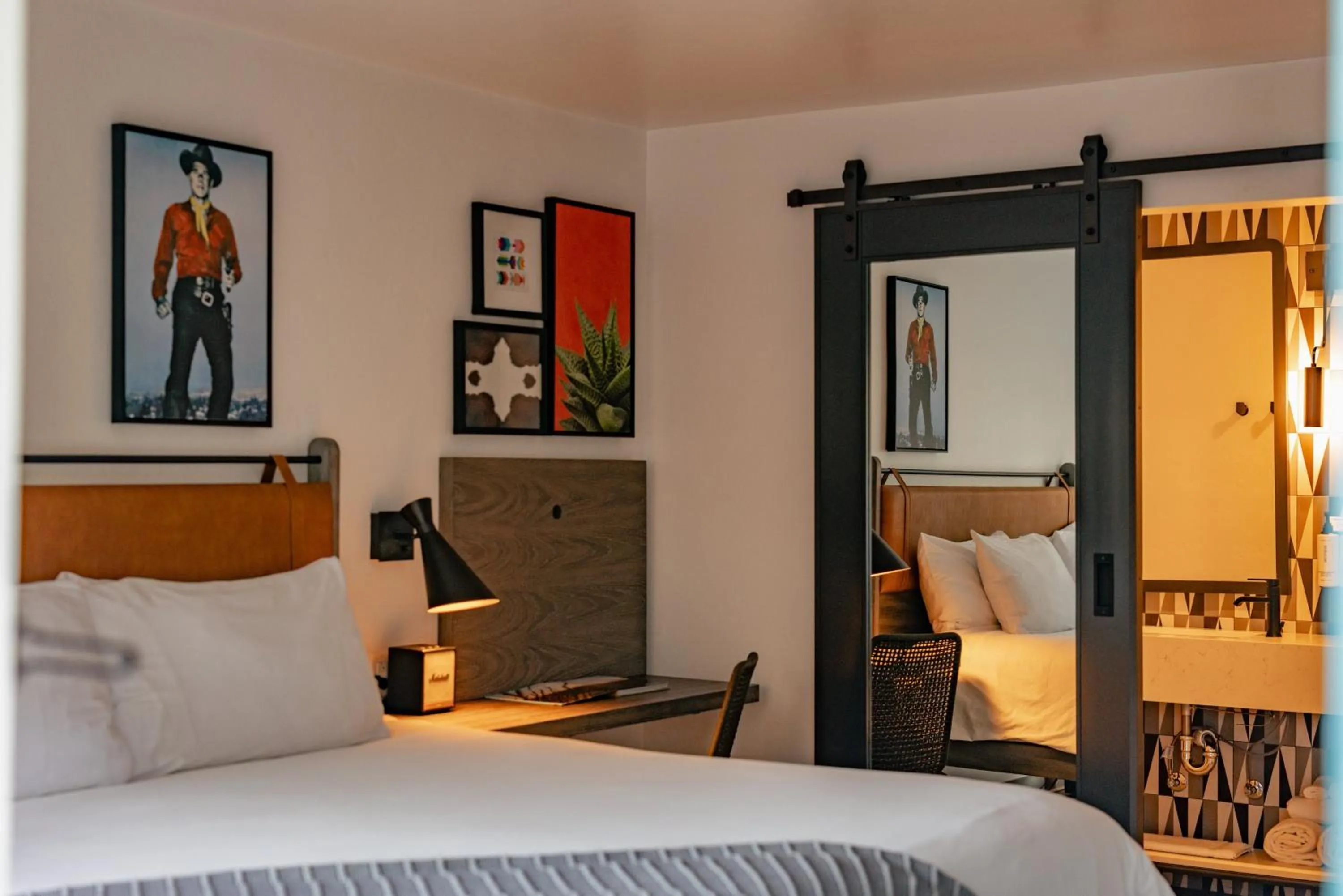 Photo of the whole room in voco The Tuxon by IHG