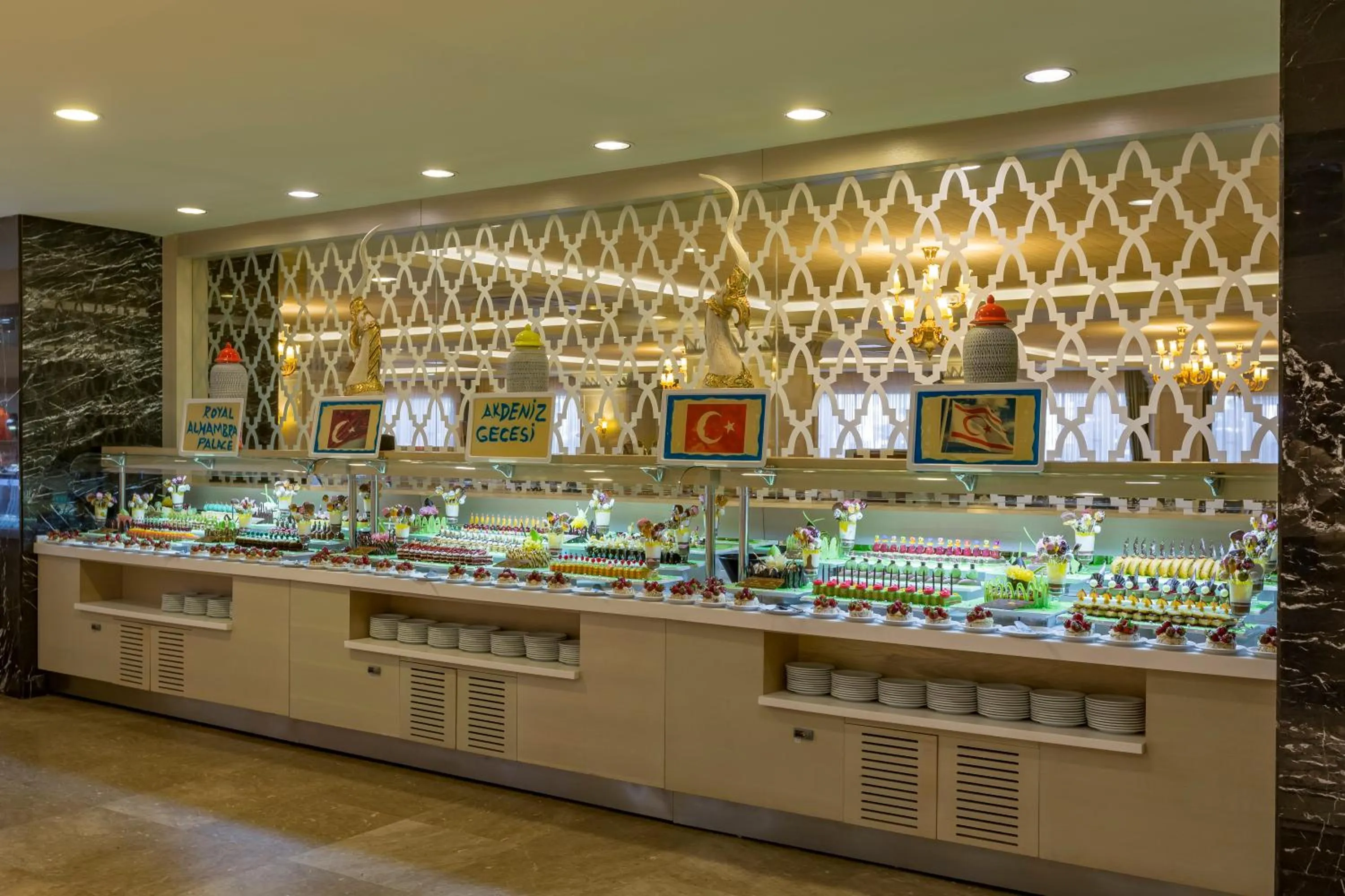 Restaurant/places to eat in Royal Alhambra Palace