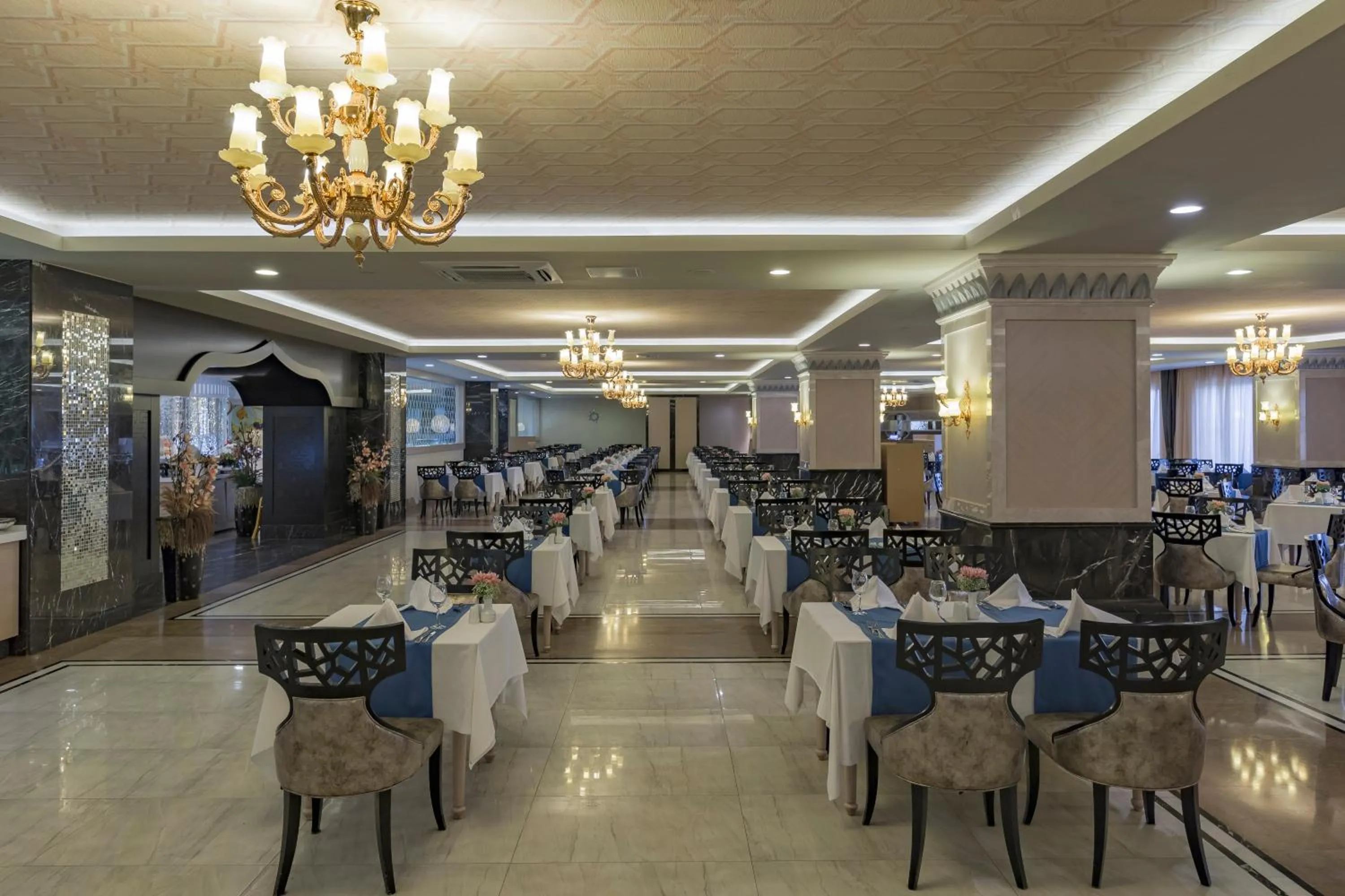 Restaurant/places to eat in Royal Alhambra Palace