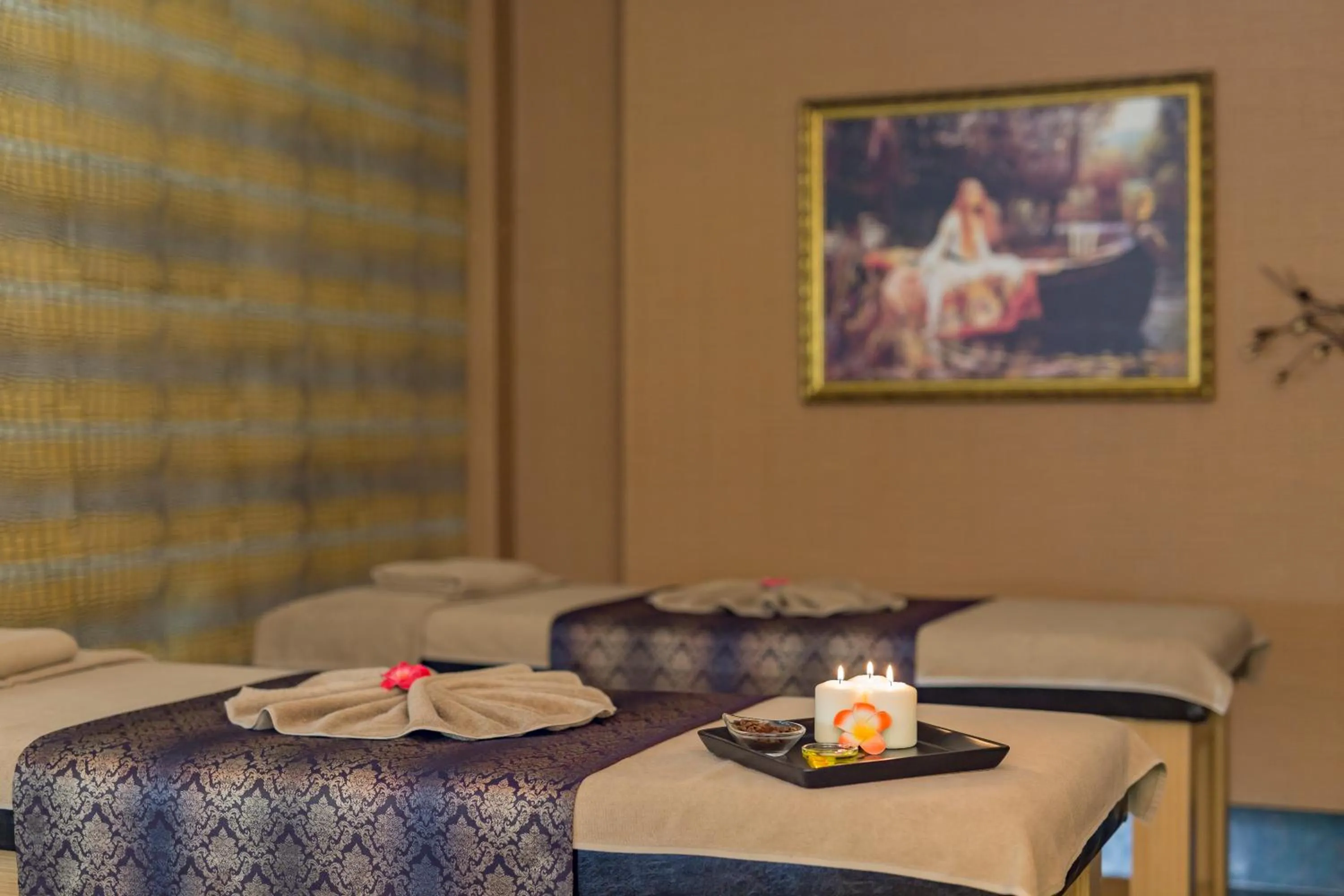 Massage, Bed in Royal Alhambra Palace