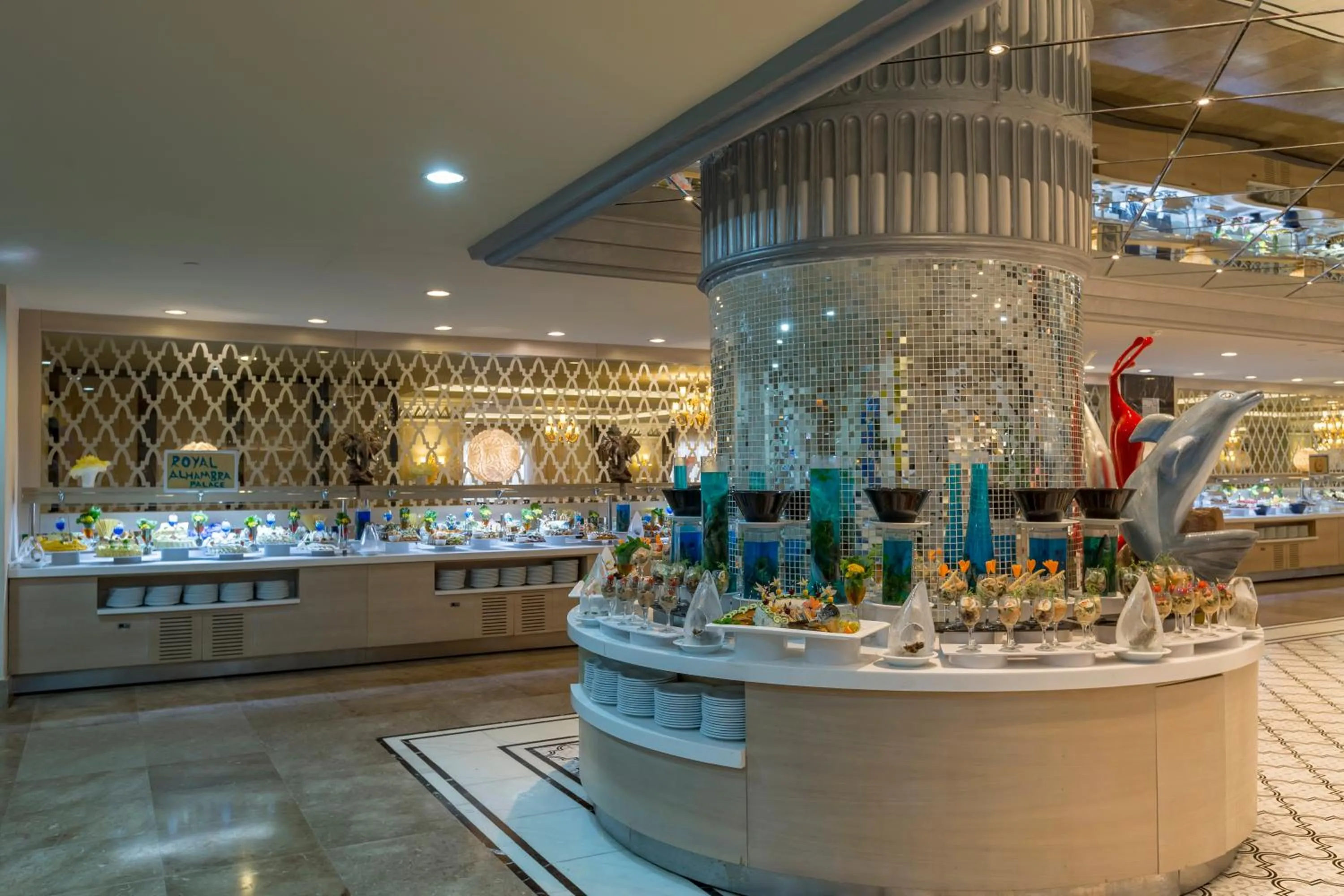 Restaurant/places to eat in Royal Alhambra Palace