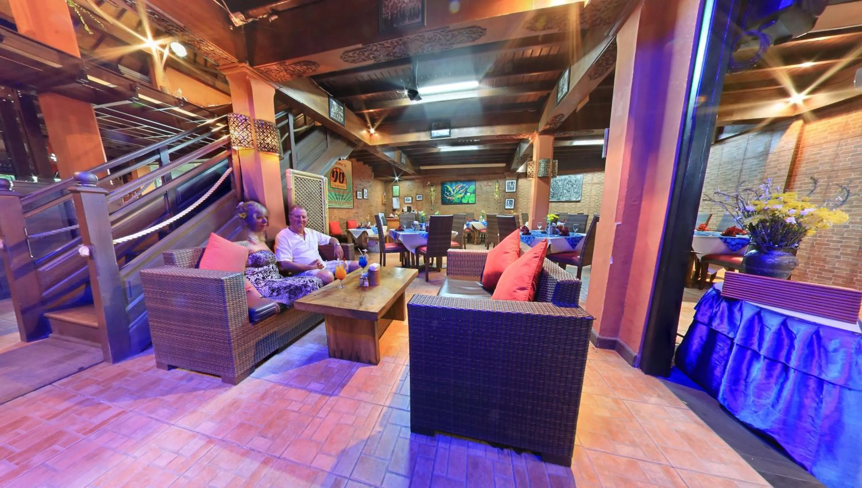 Restaurant/places to eat in Satriya Cottages