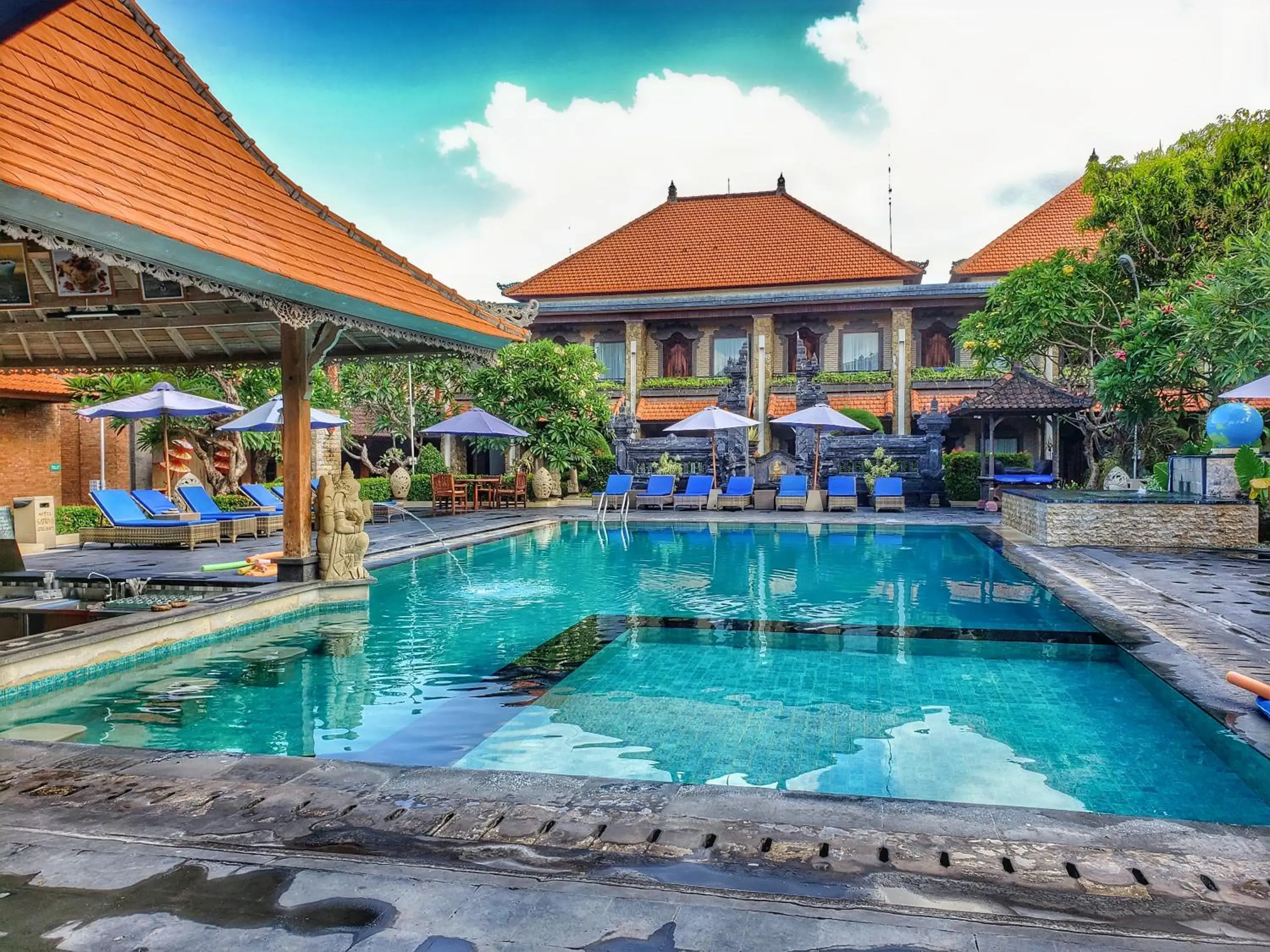 Swimming pool in Satriya Cottages Swimming pool in Satriya Cottages