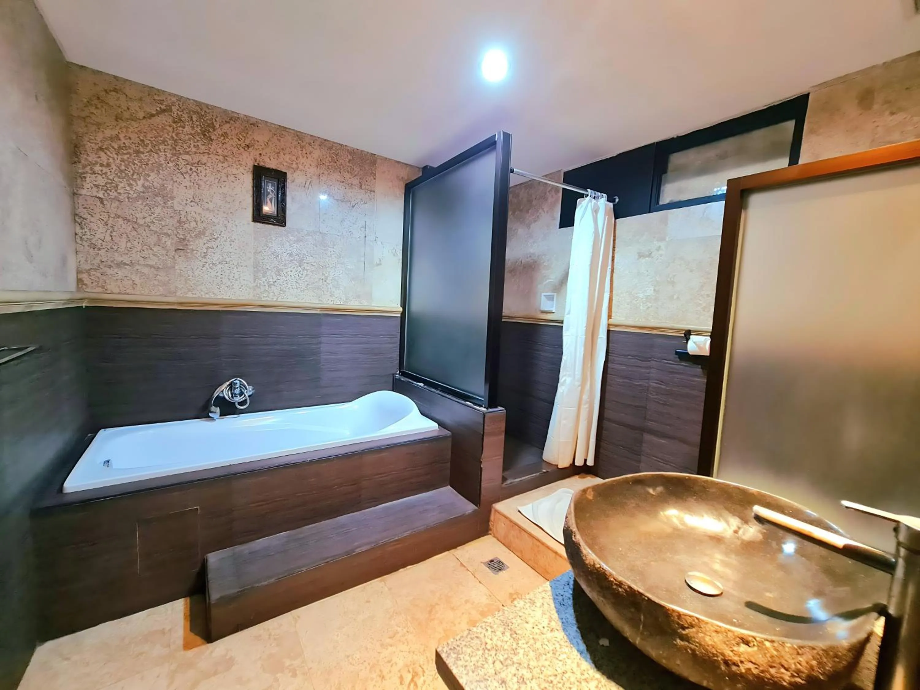 Bathroom, Bed in Satriya Cottages