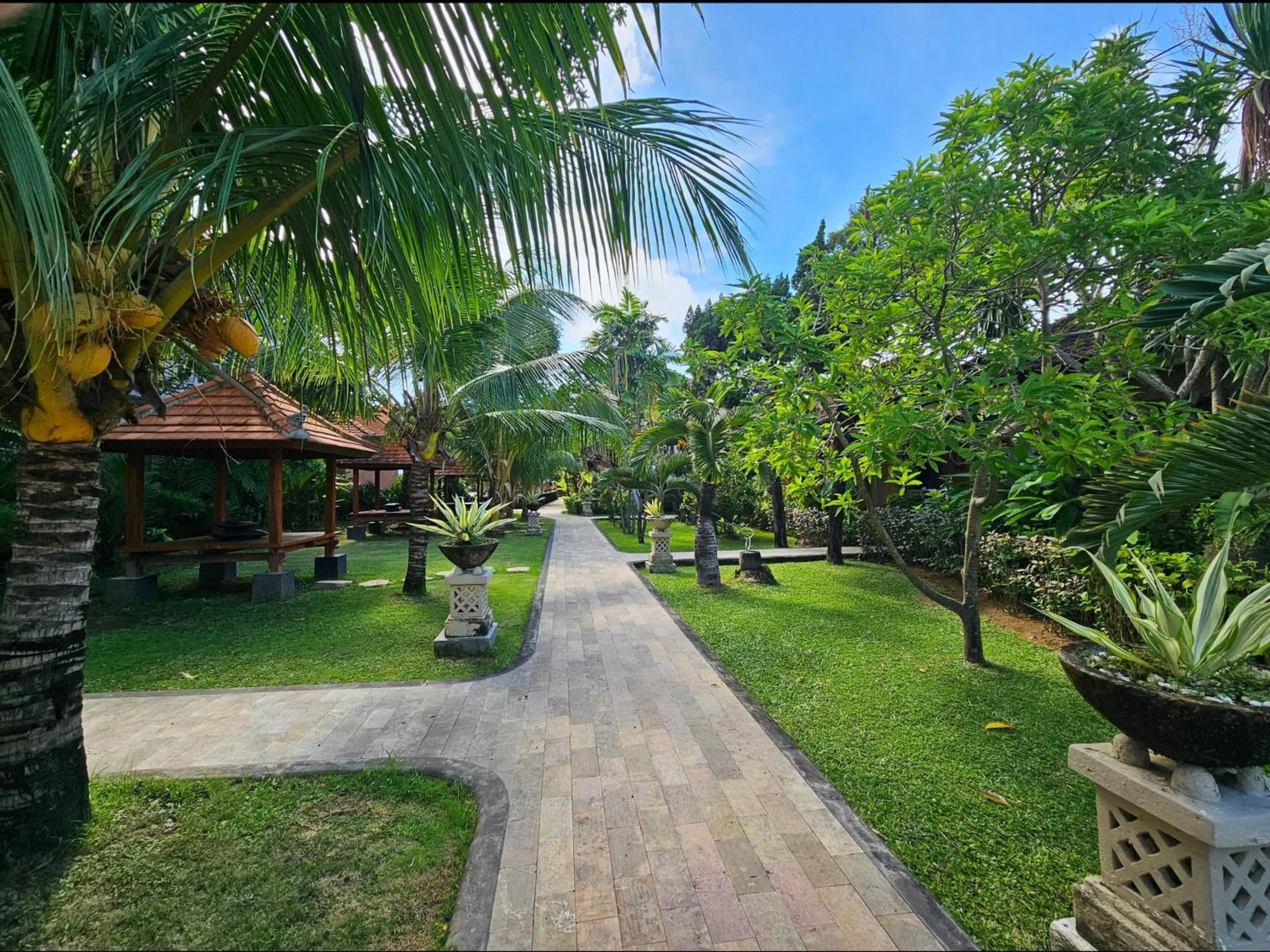 Garden view in Satriya Cottages