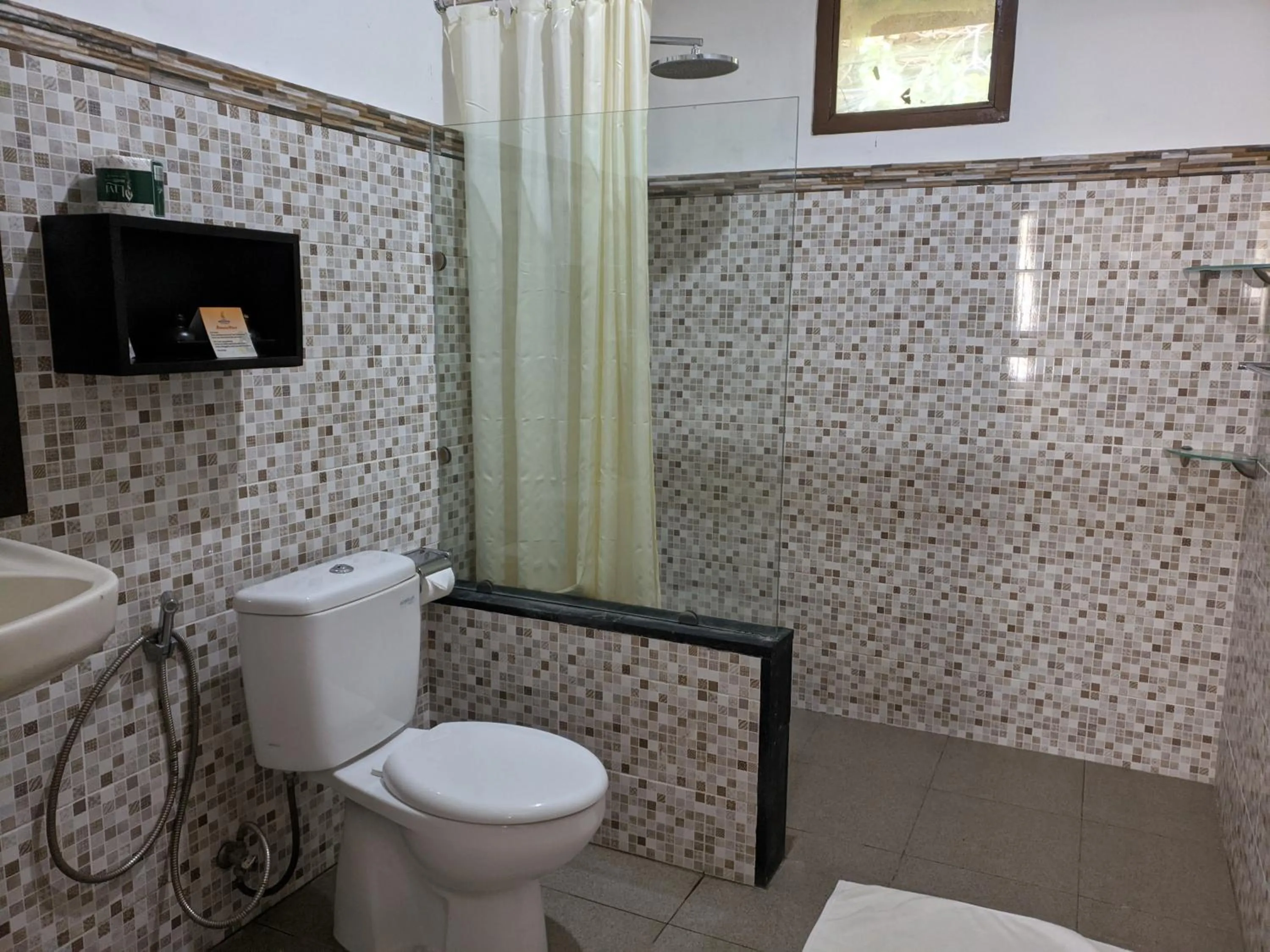 Toilet in Satriya Cottages