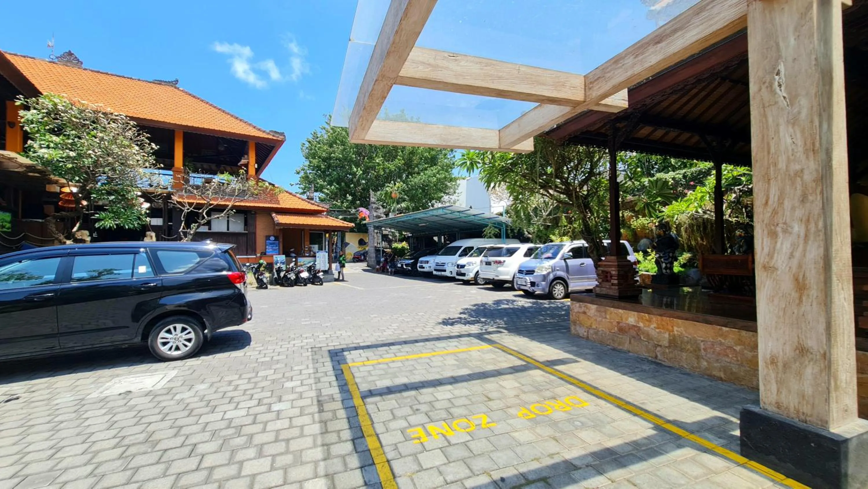 Parking in Satriya Cottages