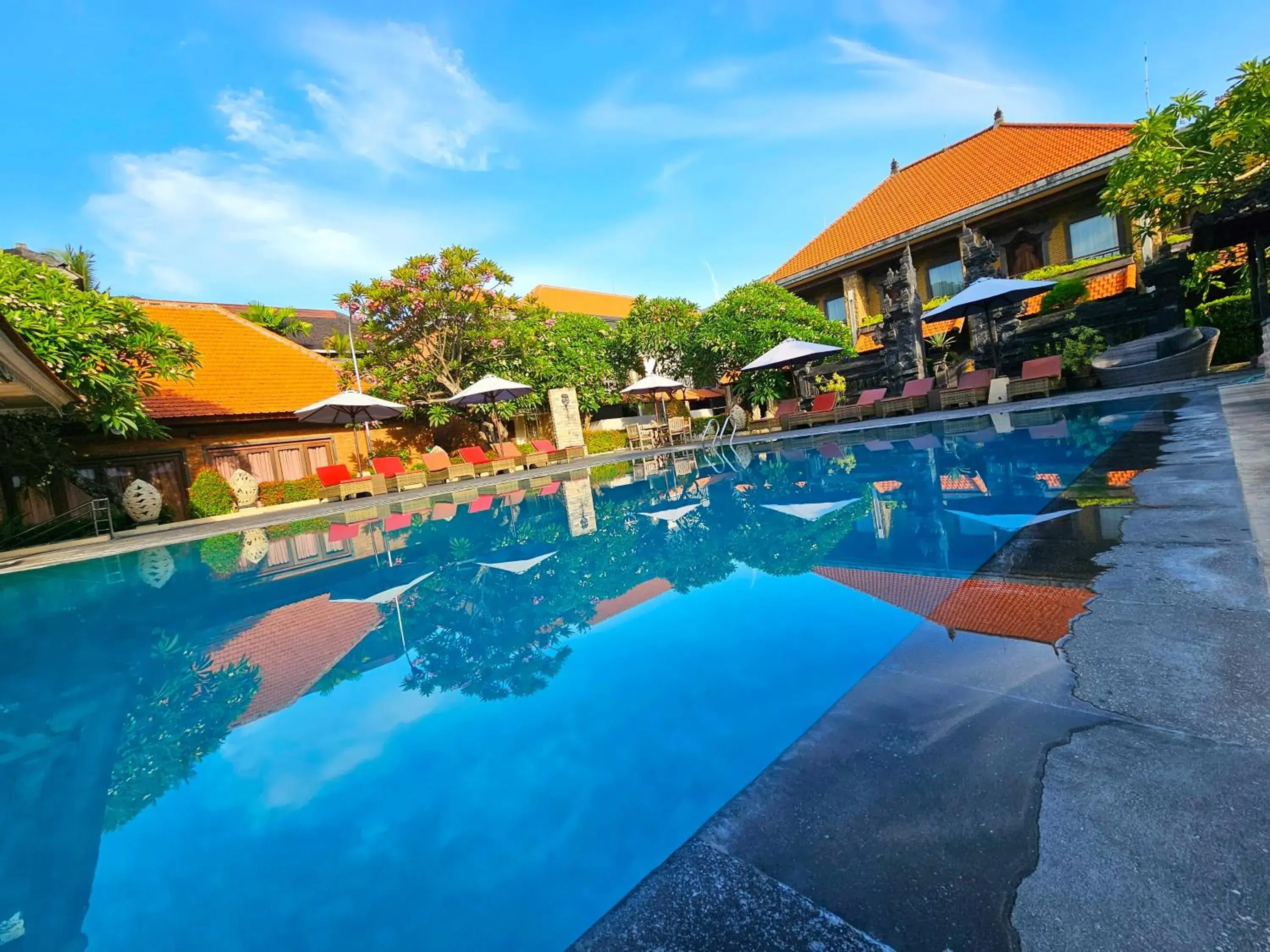 Swimming pool in Satriya Cottages Swimming pool in Satriya Cottages