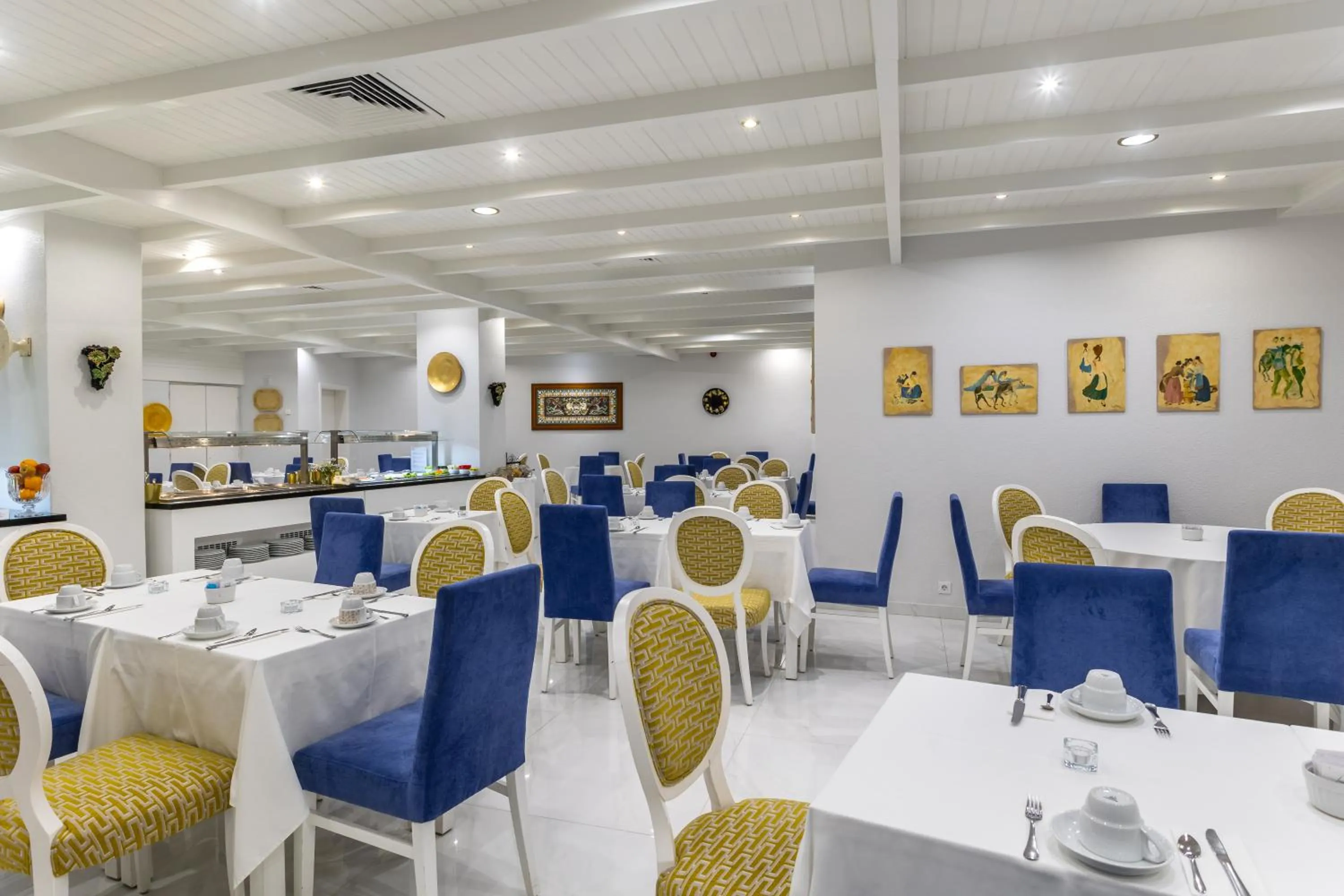 Restaurant/places to eat in Hotel Cristal Caldas
