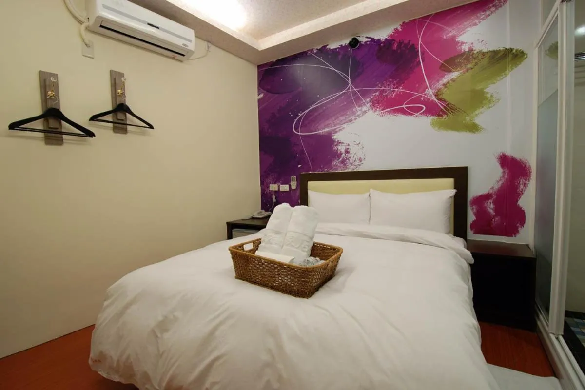 Bed in Happiness Inn