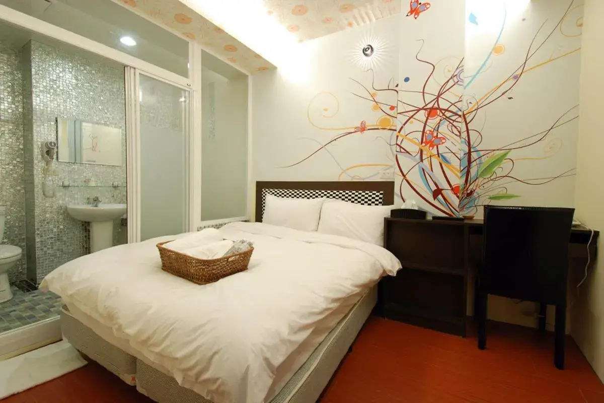 Bed in Happiness Inn Bed in Happiness Inn