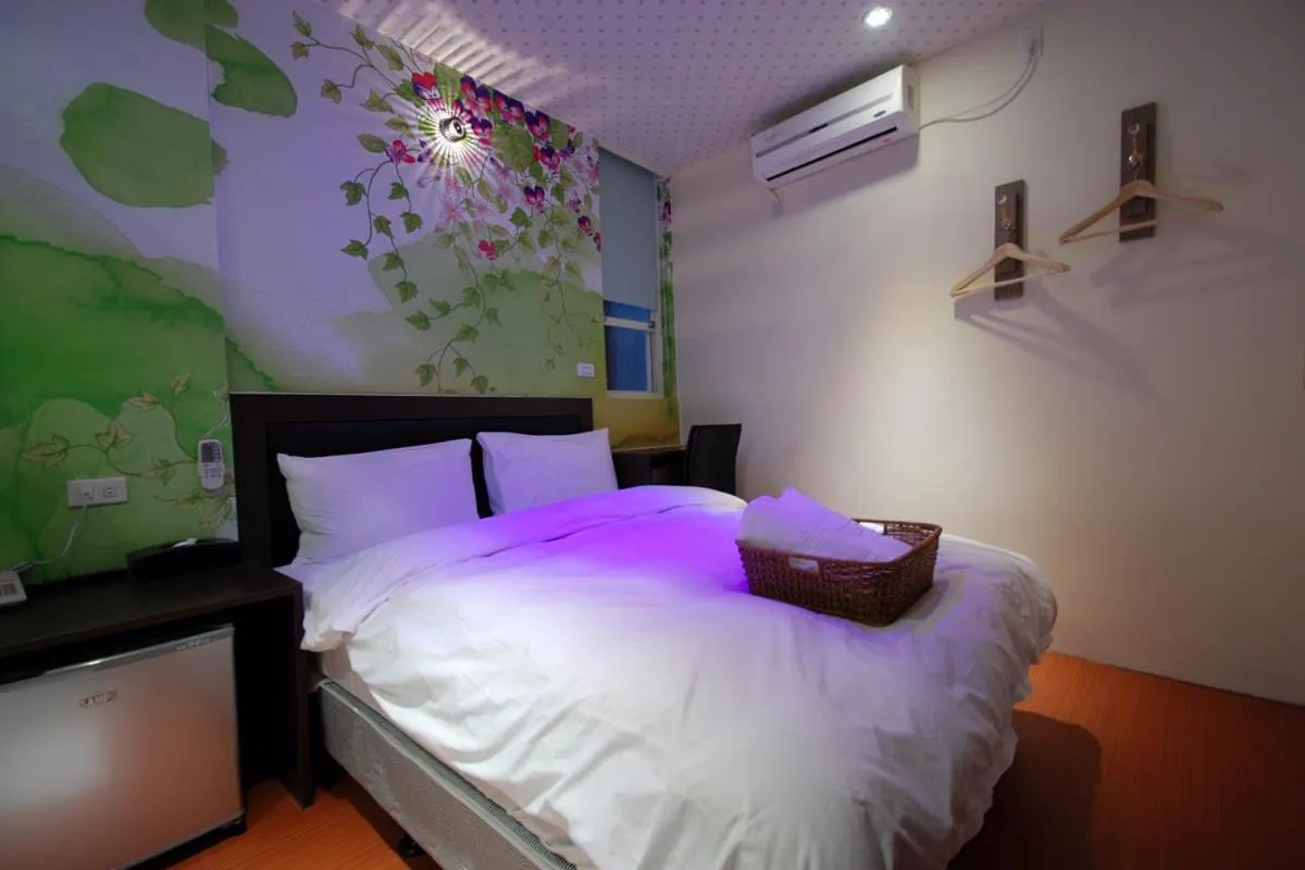 Bed in Happiness Inn