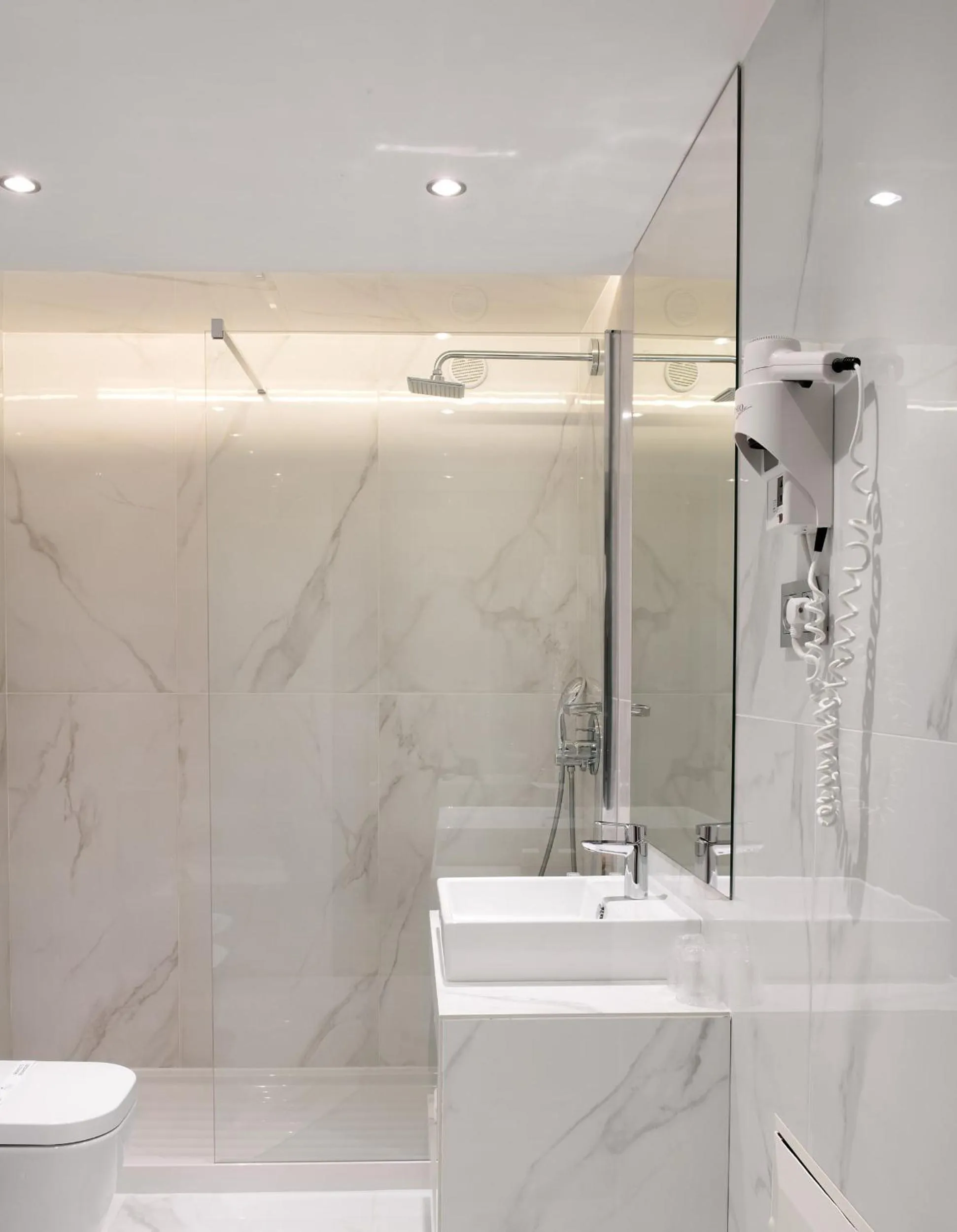 Toilet in Hotel Cristal Vieira Praia & SPA