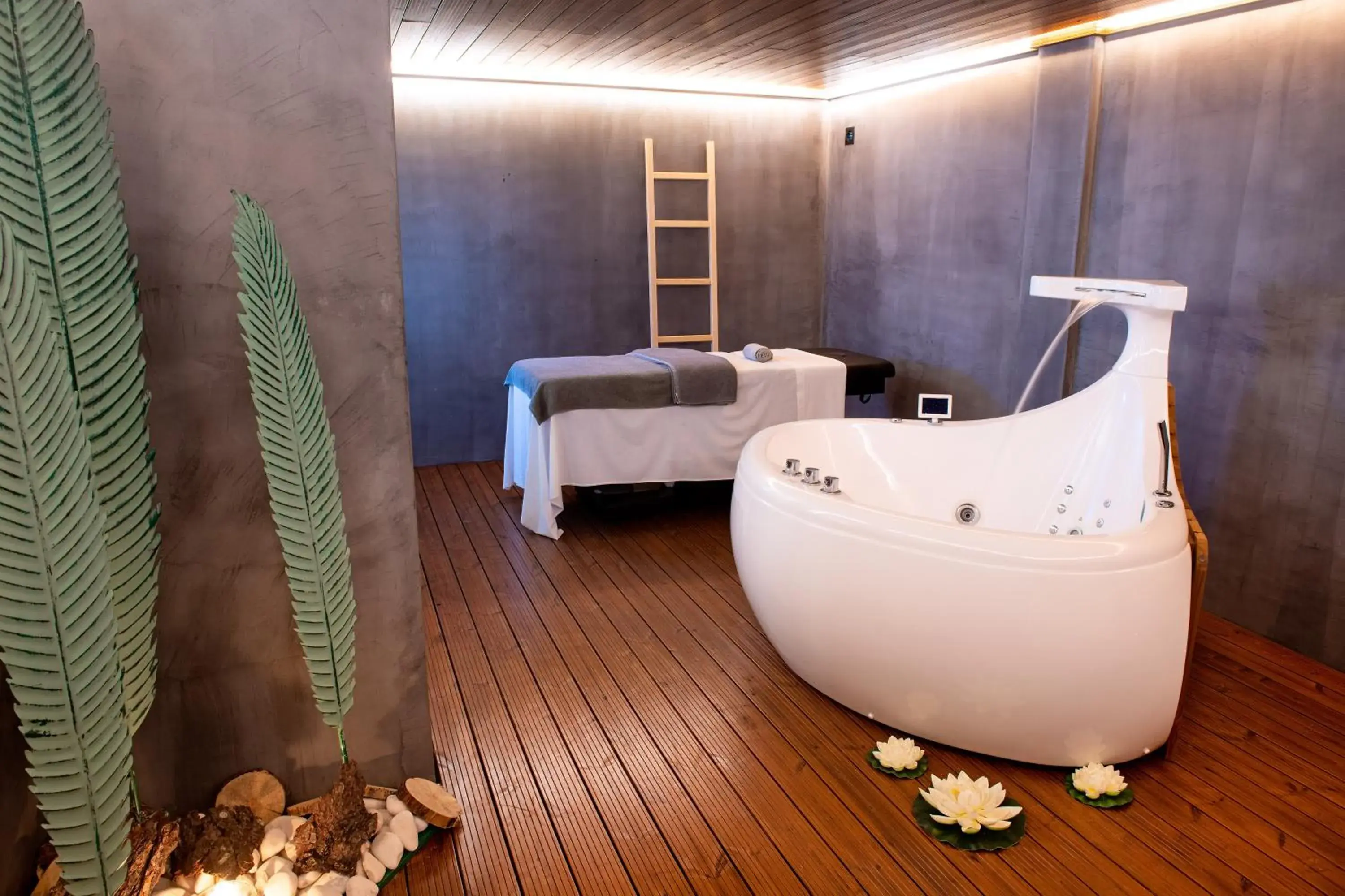 Massage, Bed in Hotel Cristal Vieira Praia & SPA Massage, Bed in Hotel Cristal Vieira Praia & SPA