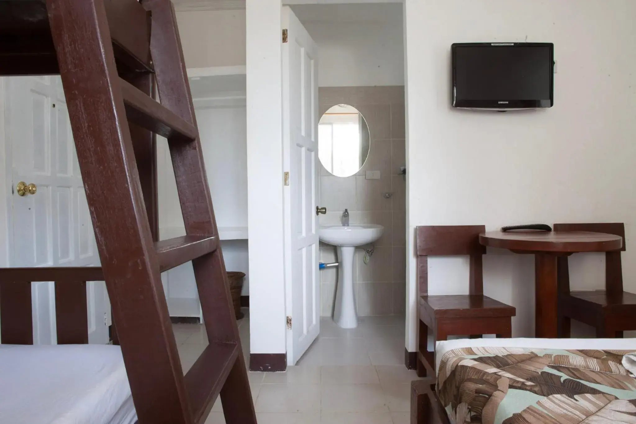 TV and multimedia, Bed in Isla Gecko Resort TV and multimedia, Bed in Isla Gecko Resort