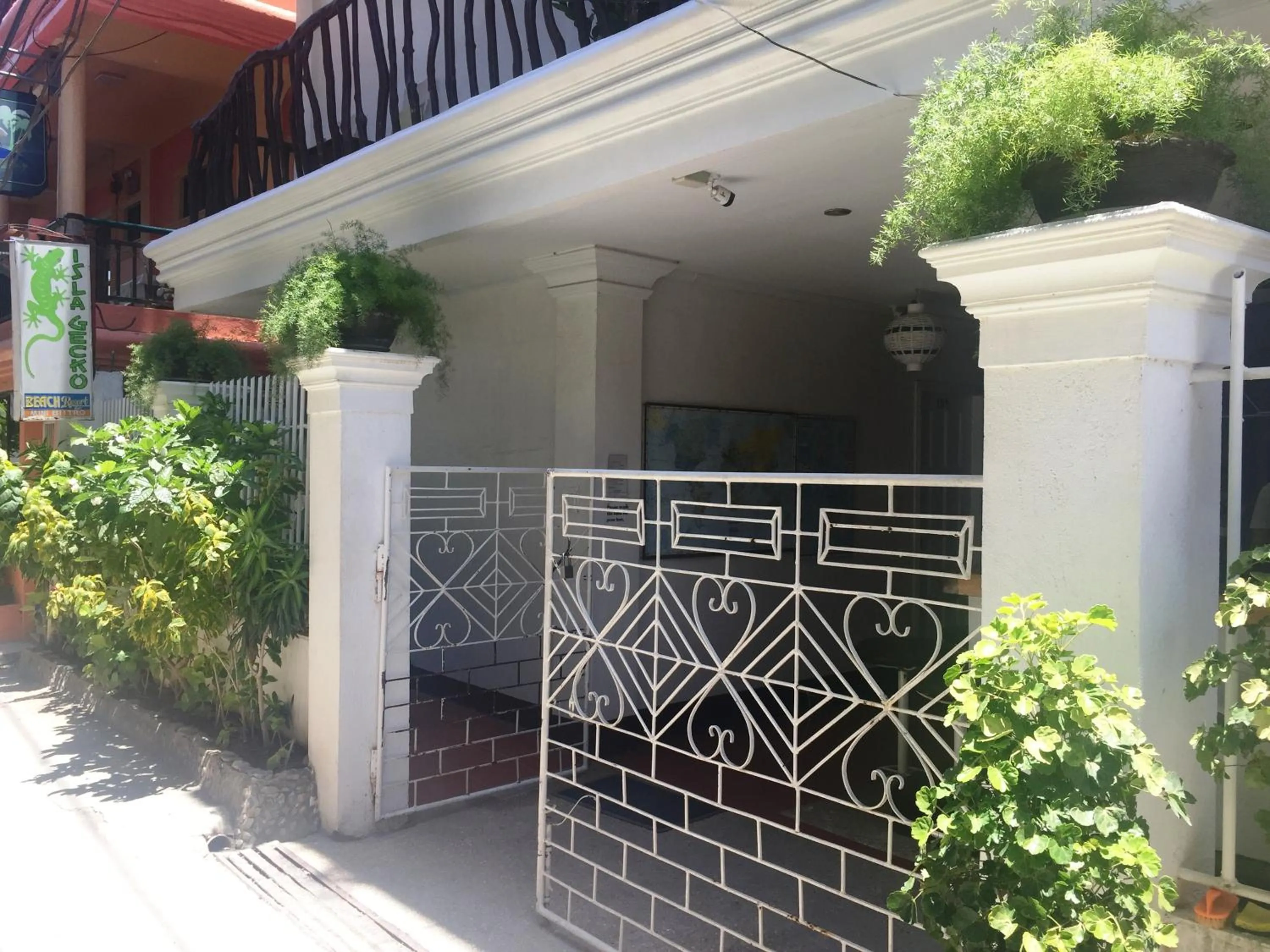 Property building in Isla Gecko Resort