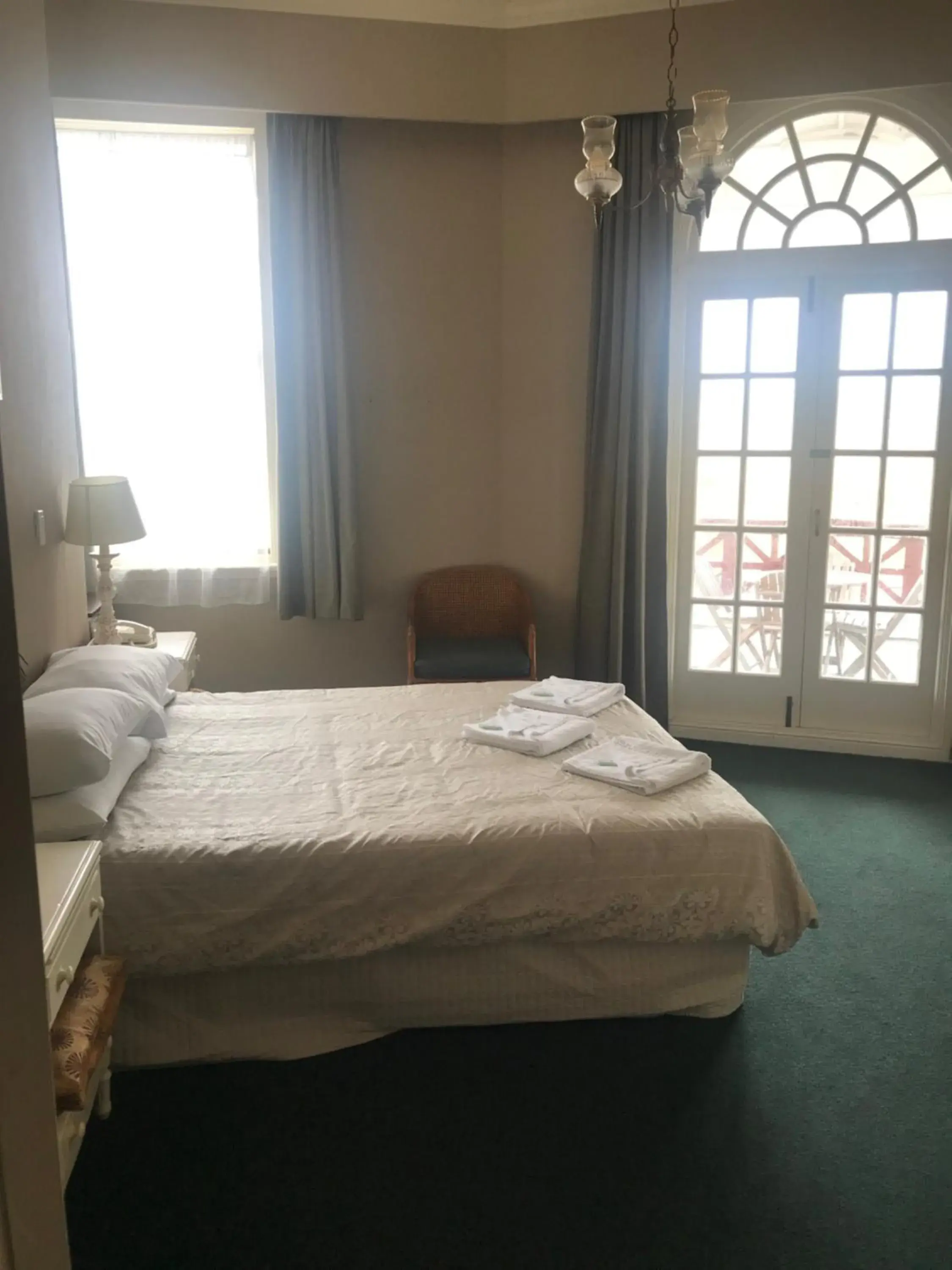 Deluxe Double Room with Balcony in Grand Hotel - Whangarei Deluxe Double Room with Balcony in Grand Hotel - Whangarei