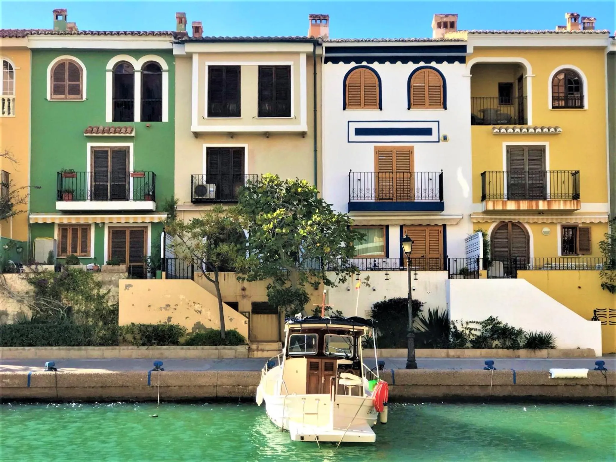 Beach in Sea You Apartamentos Valencia Port Saplaya