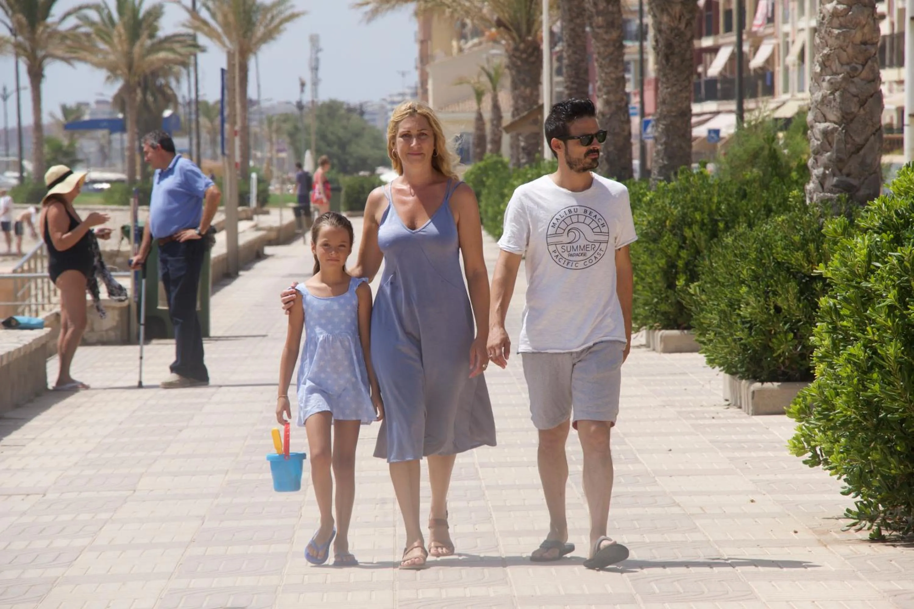 People in Sea You Apartamentos Valencia Port Saplaya