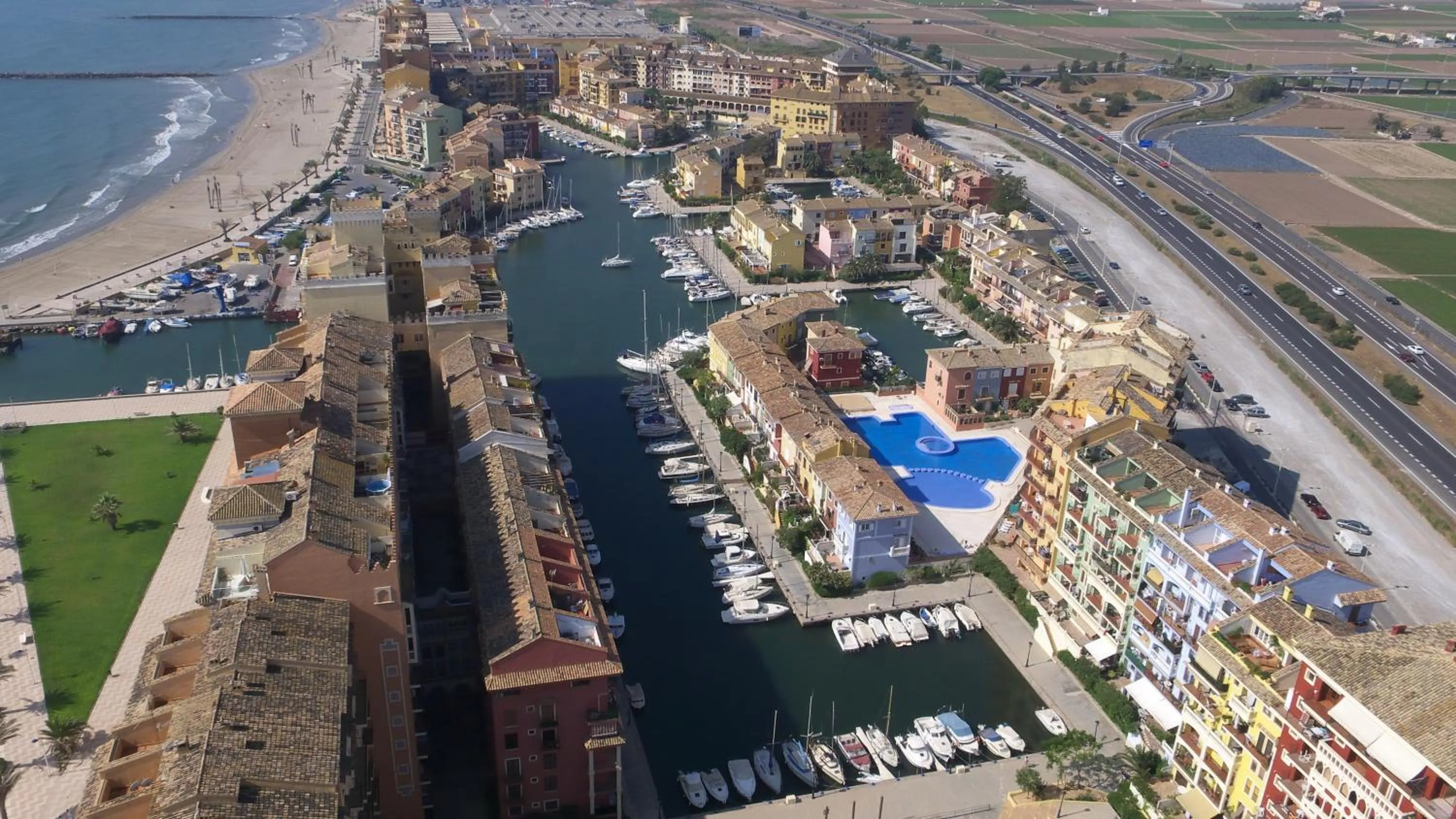 Neighbourhood in Sea You Apartamentos Valencia Port Saplaya