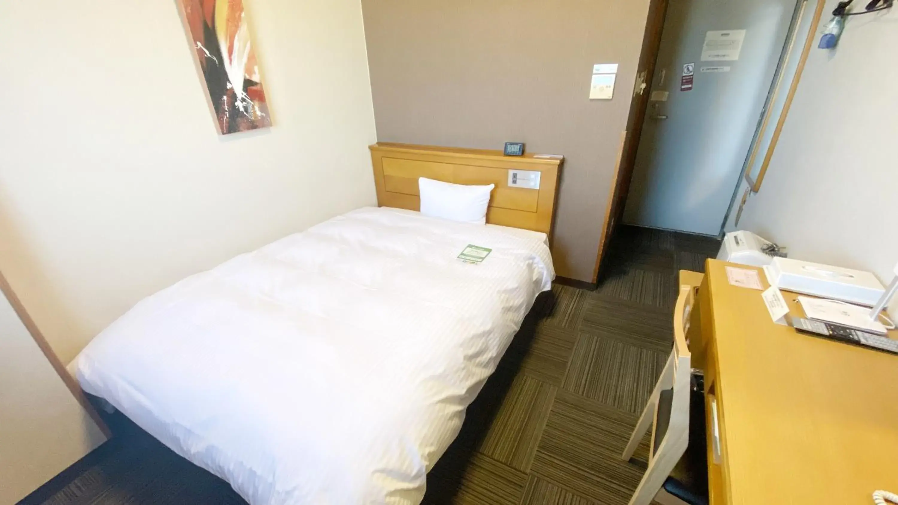 Photo of the whole room, Bed in Hotel Route-Inn Yokkaichi Photo of the whole room, Bed in Hotel Route-Inn Yokkaichi