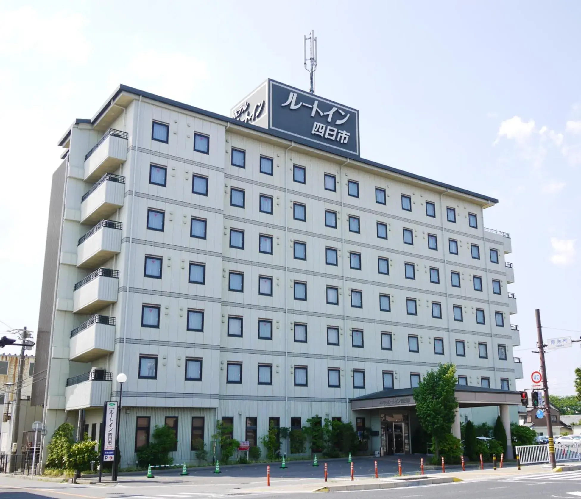 Property building in Hotel Route-Inn Yokkaichi Property building in Hotel Route-Inn Yokkaichi