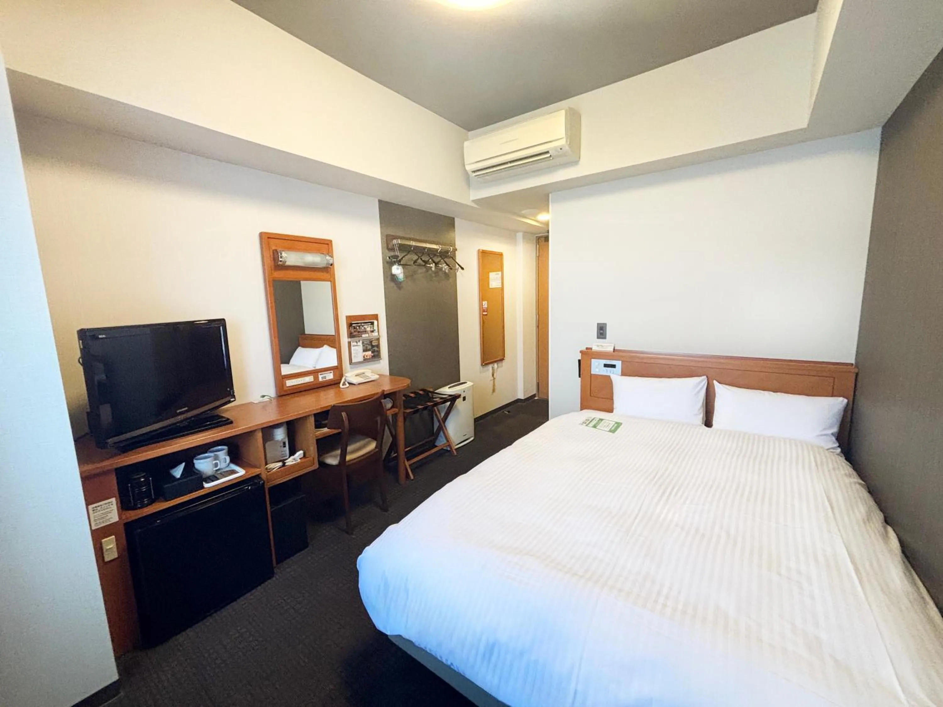 Photo of the whole room, Bed in Hotel Route-Inn Suzuka