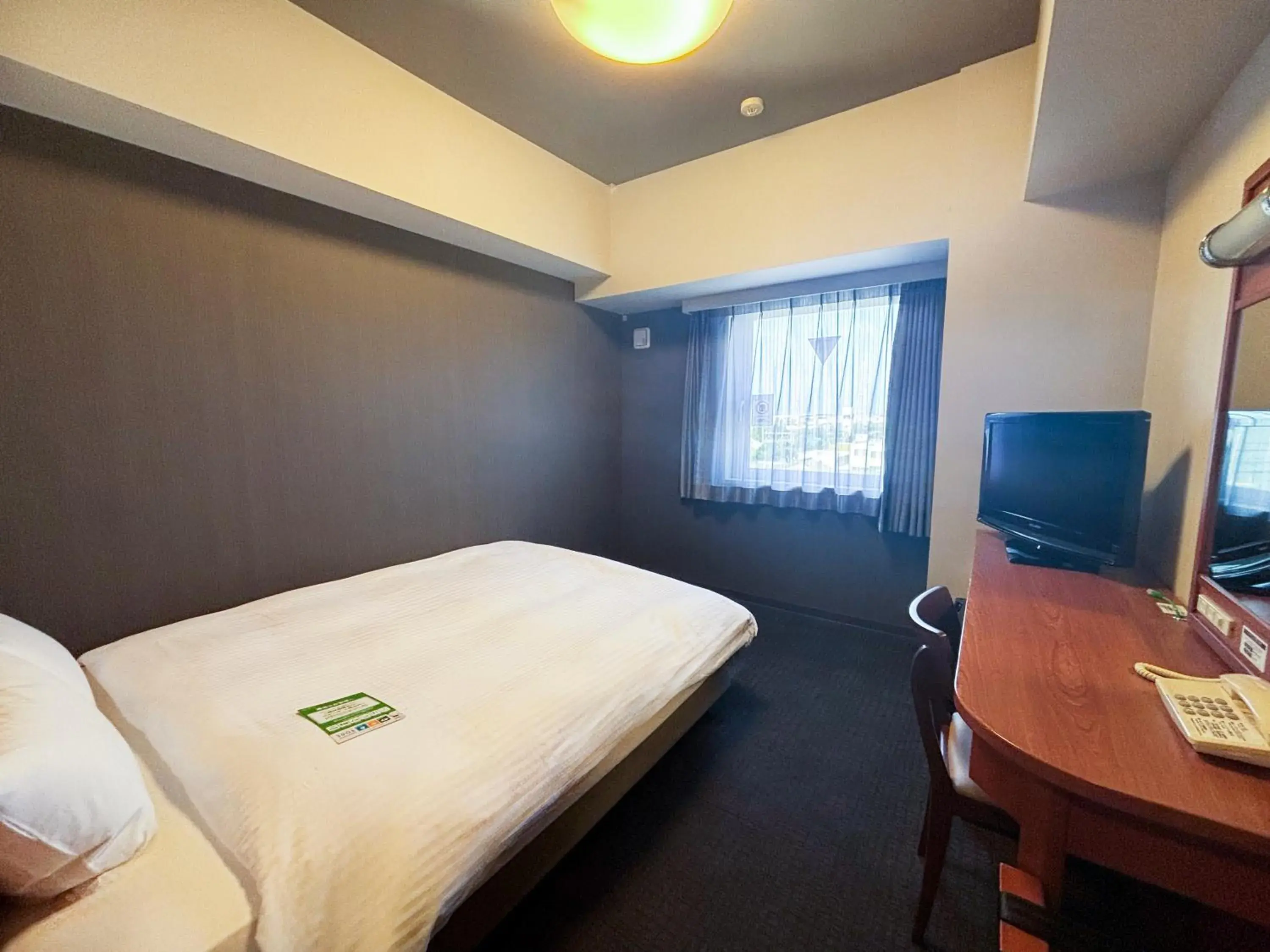 Semi Double Room - Smoking in Hotel Route-Inn Suzuka Semi Double Room - Smoking in Hotel Route-Inn Suzuka