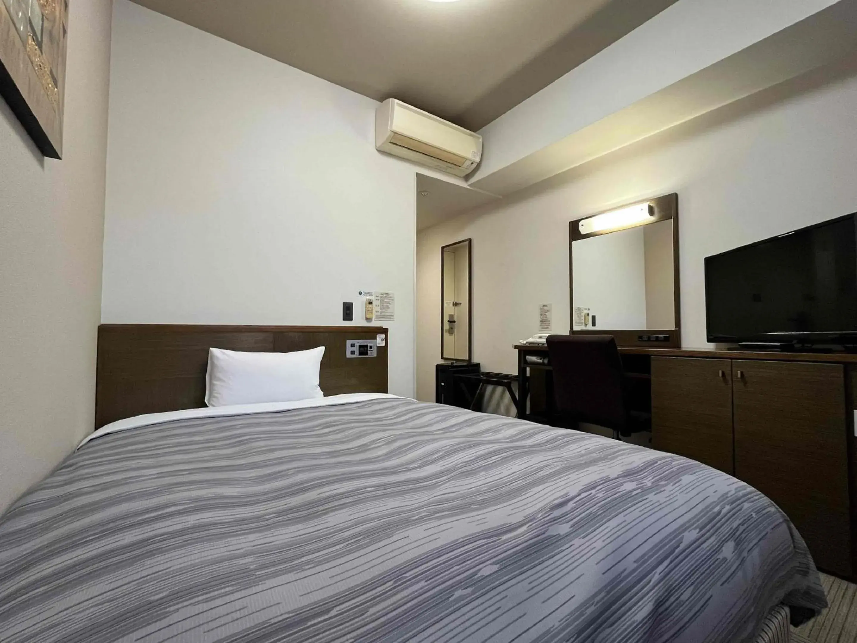 Single Room - single occupancy - Smoking in Hotel Route-Inn Toyotajinnaka Single Room - single occupancy - Smoking in Hotel Route-Inn Toyotajinnaka