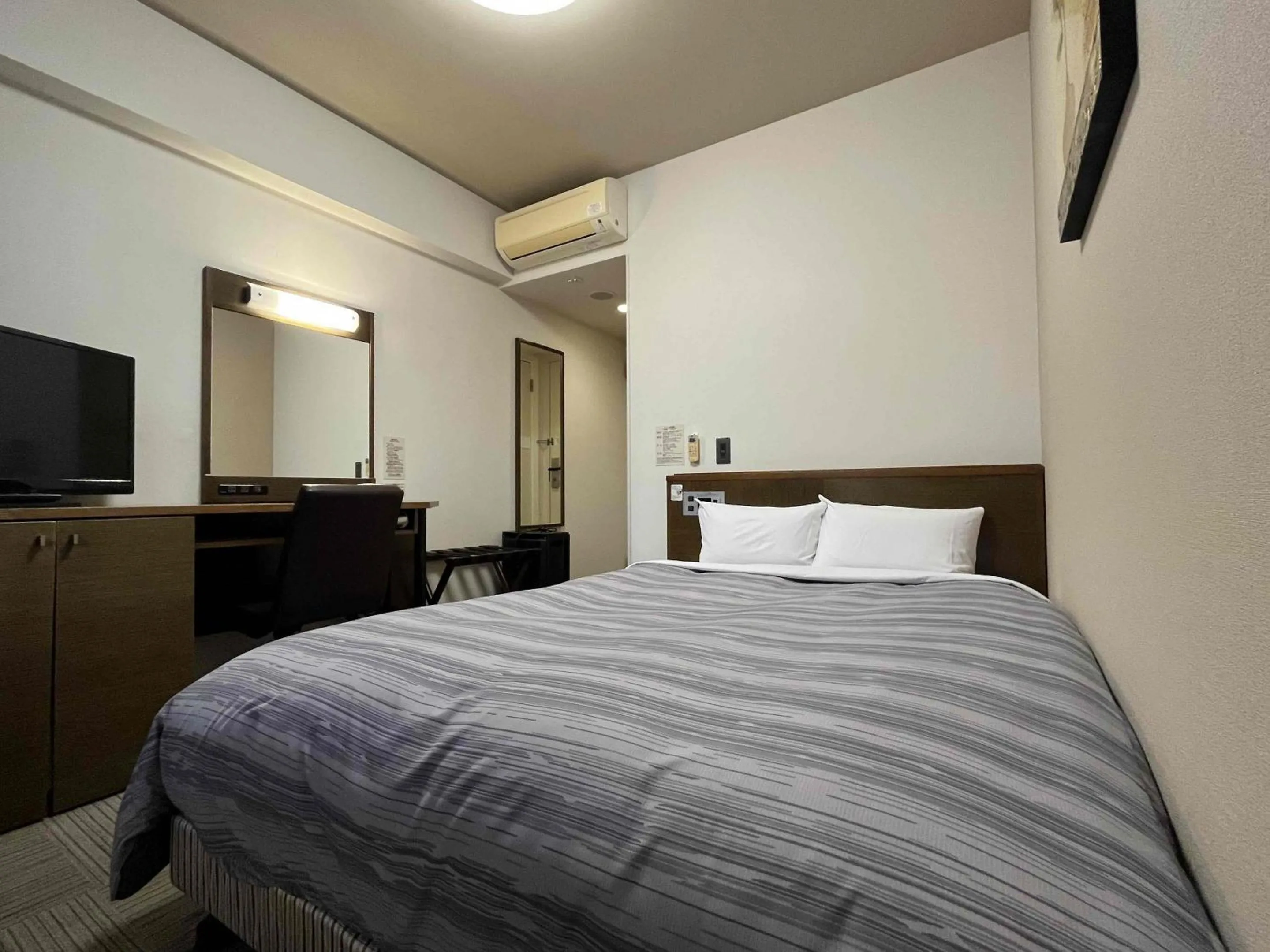 Small Double Room - Smoking in Hotel Route-Inn Toyotajinnaka