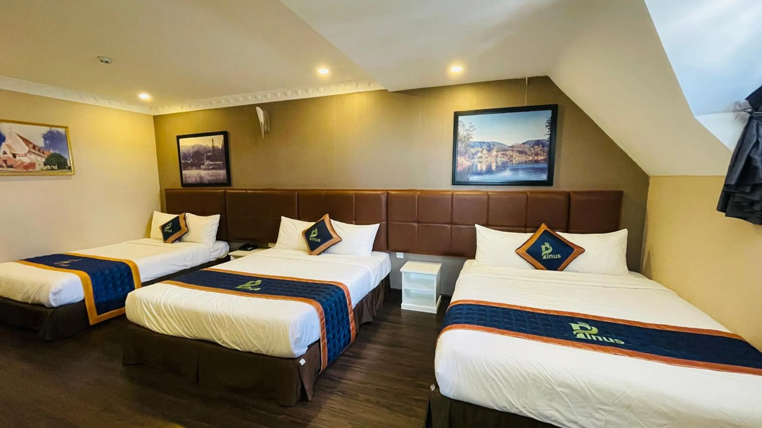 Photo of the whole room, Bed in Pinus Hotel