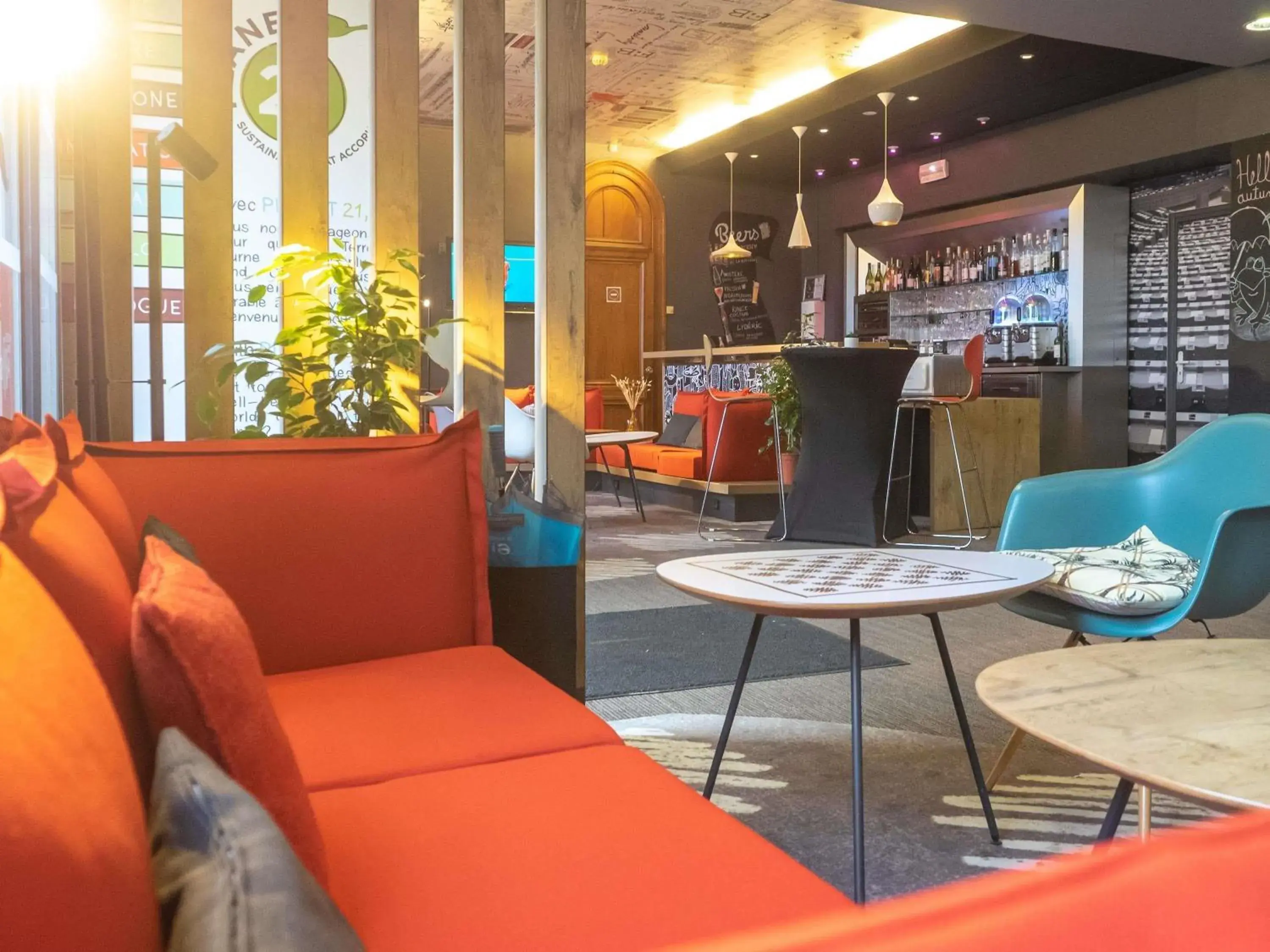 Lounge or bar in ibis Douai Centre Lounge or bar in ibis Douai Centre