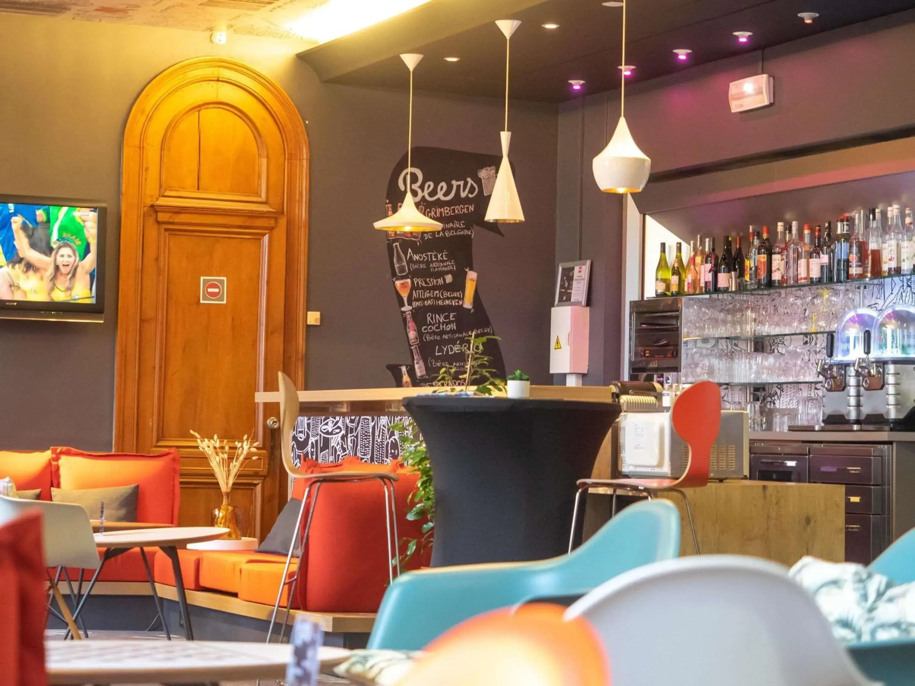 Lounge or bar in ibis Douai Centre Lounge or bar in ibis Douai Centre