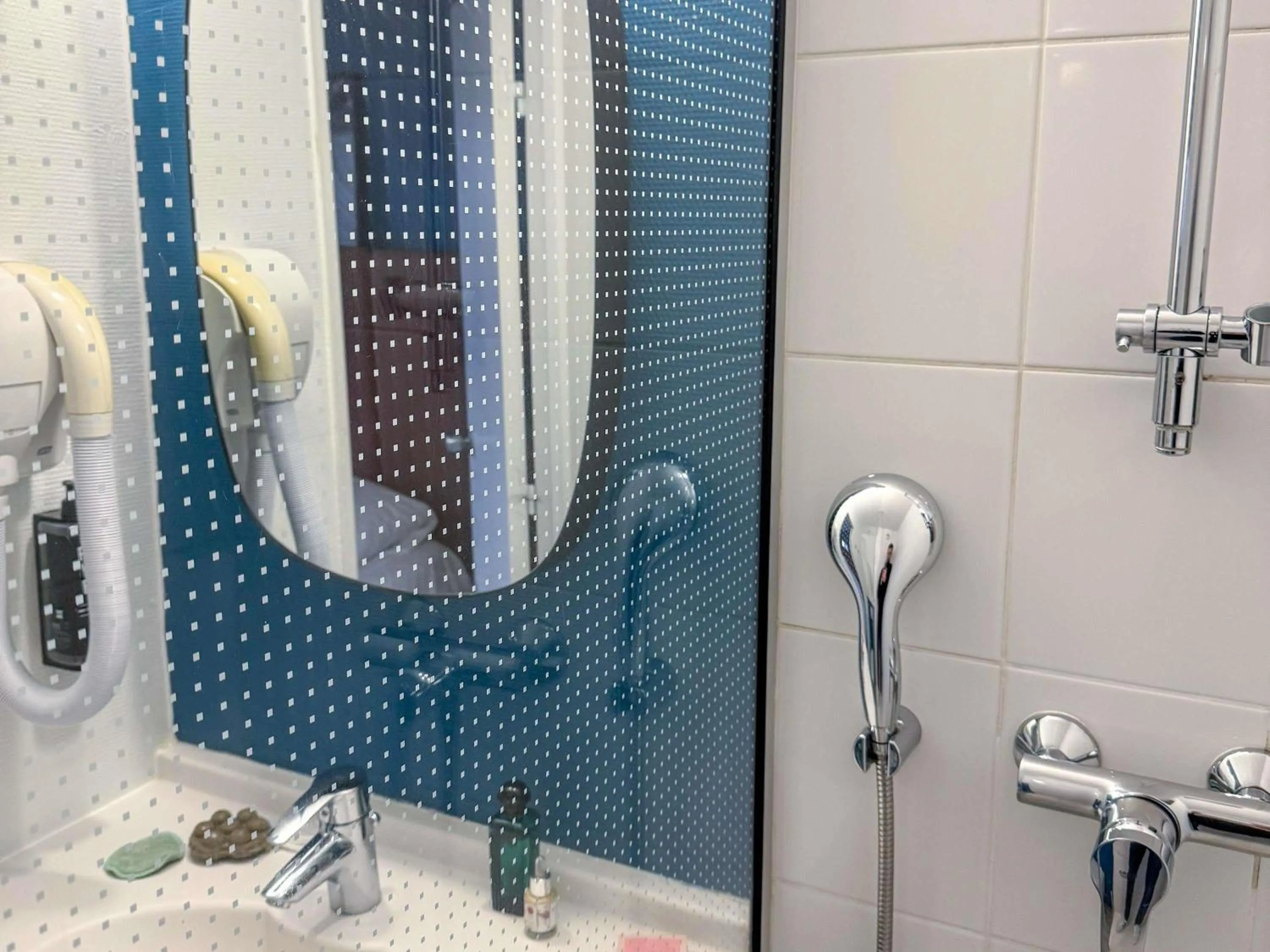 Bedroom in ibis Douai Centre