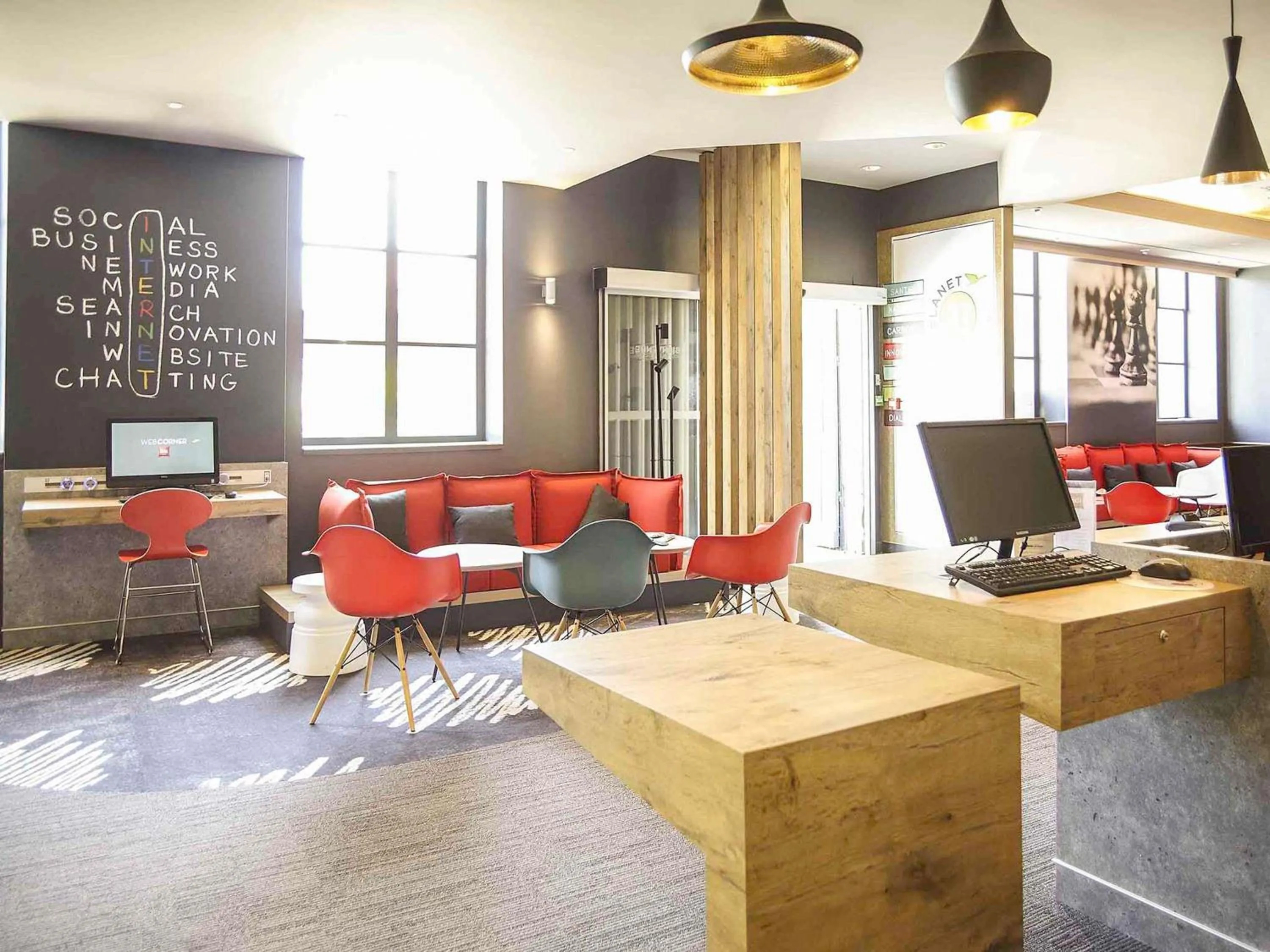 Lounge or bar in ibis Douai Centre