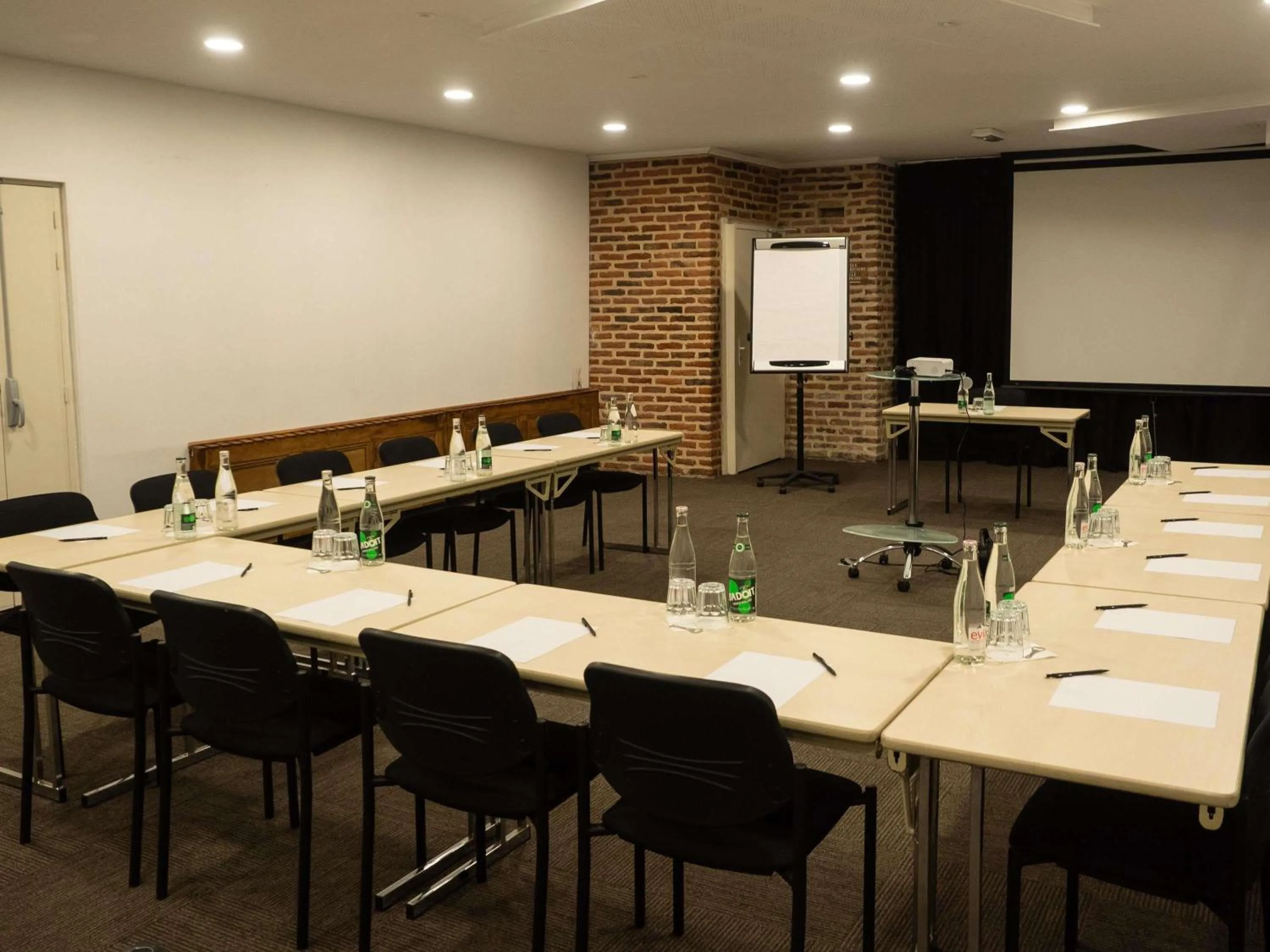 Meeting/conference room in ibis Douai Centre